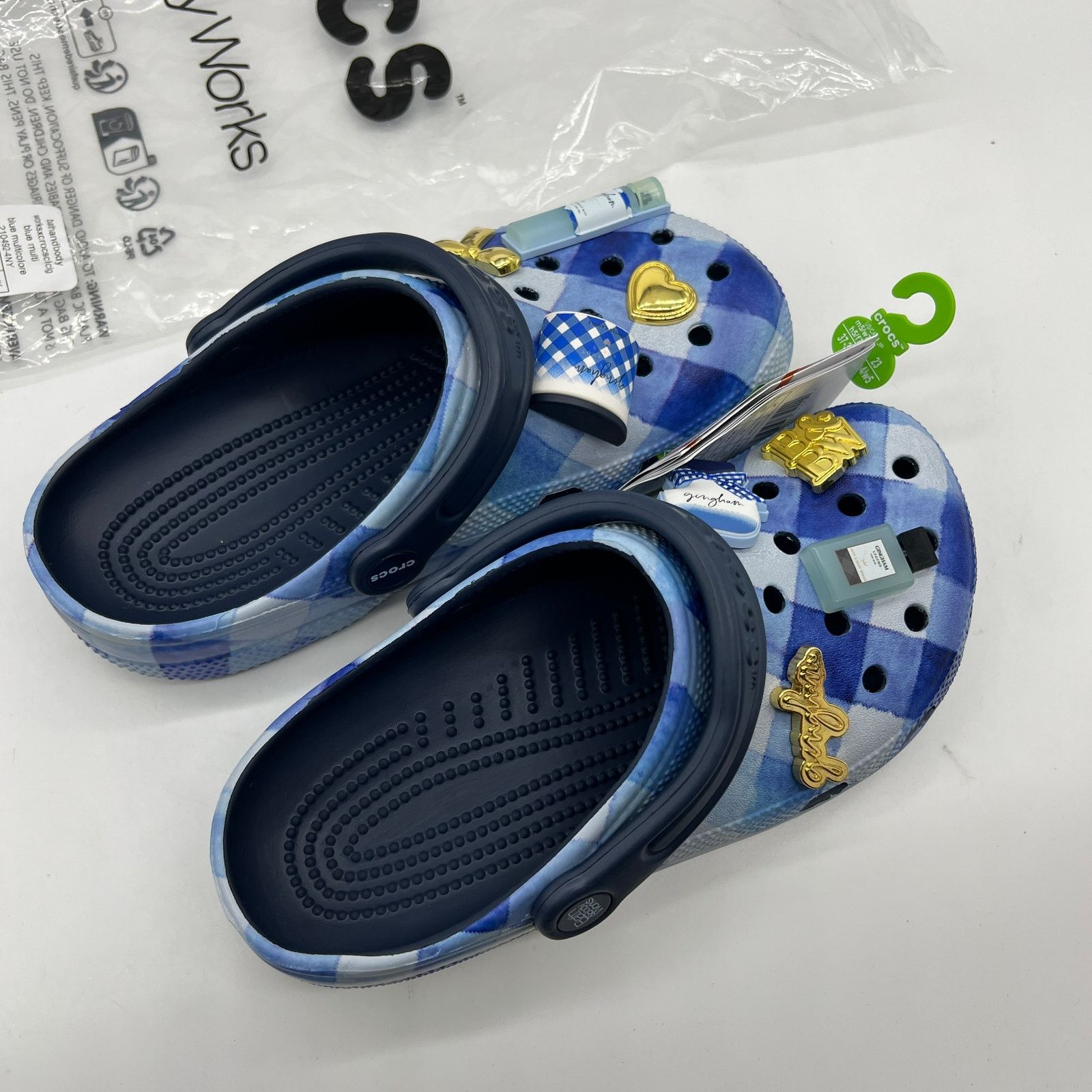 Crocs Bath and Body Works Crocs Gingham w/ Jibbitz™ Charms Size US 7 / IT 37 - 4 Thumbnail