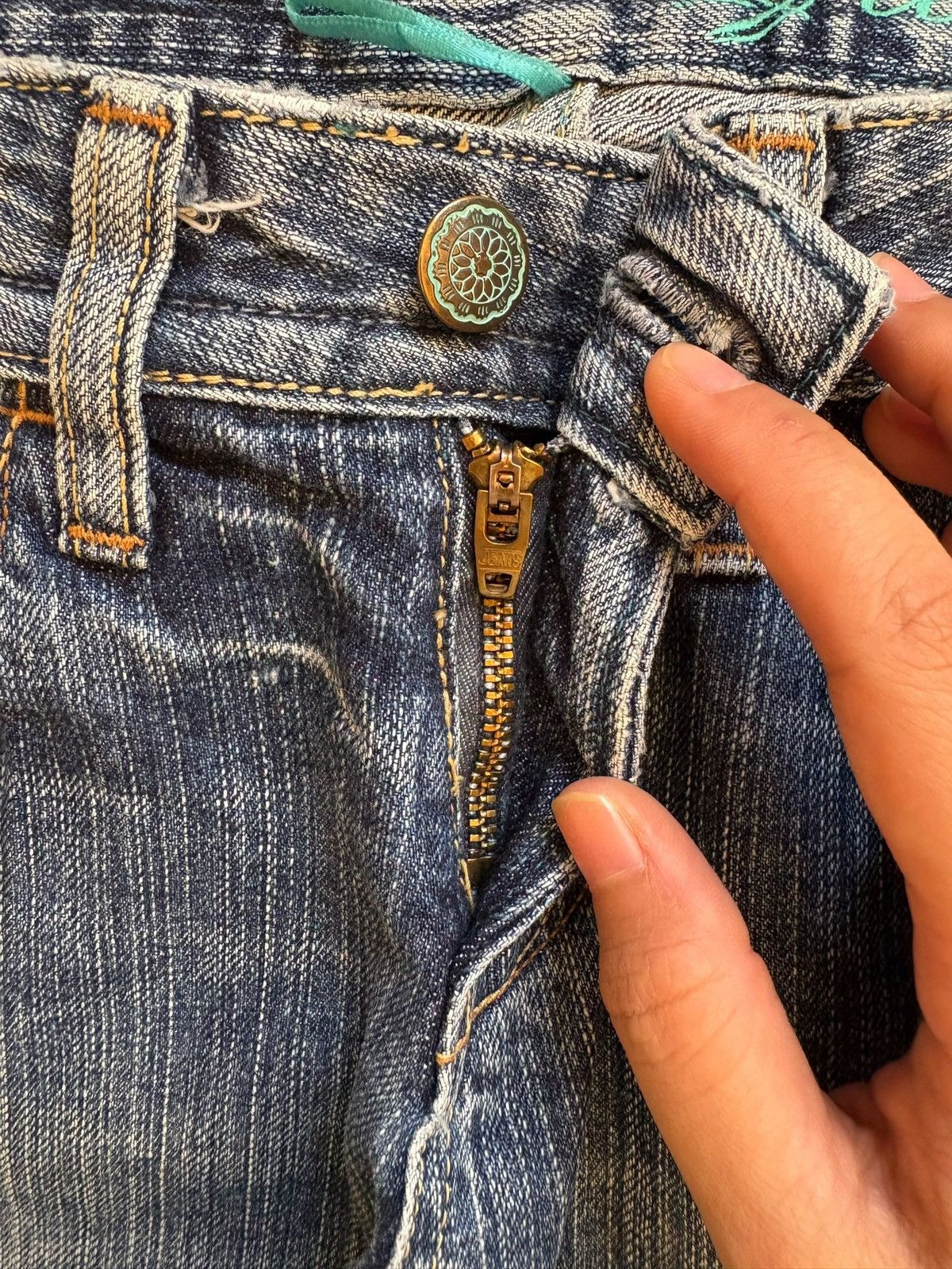 Japanese Brand Vintage Japanese Brand Faded Wash Distressed Flare Jeans Size 28" / US 6 / IT 42 - 3 Thumbnail