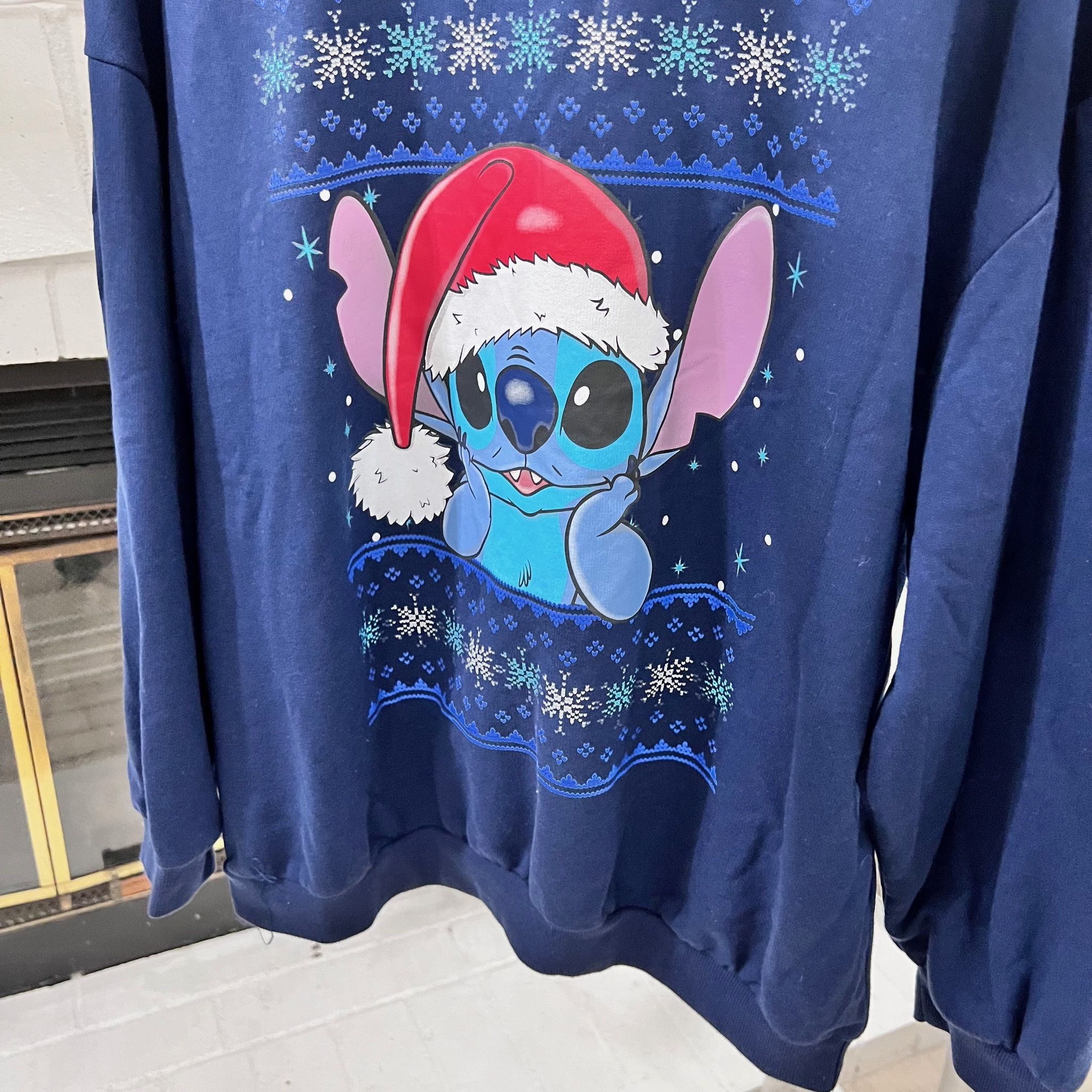 Disney Disney Lilo & Stitch Santa Hat Crew Sweatshirt Pullover Size US XL / EU 56 / 4 - 3 Thumbnail