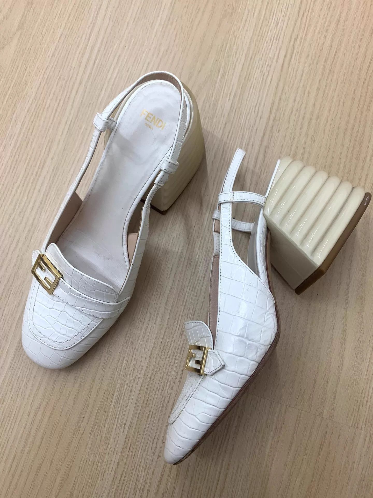 Fendi Fendi white croc embossed gold buckle block heel 38 new Size US 7.5 / IT 37.5 - 2 Thumbnail