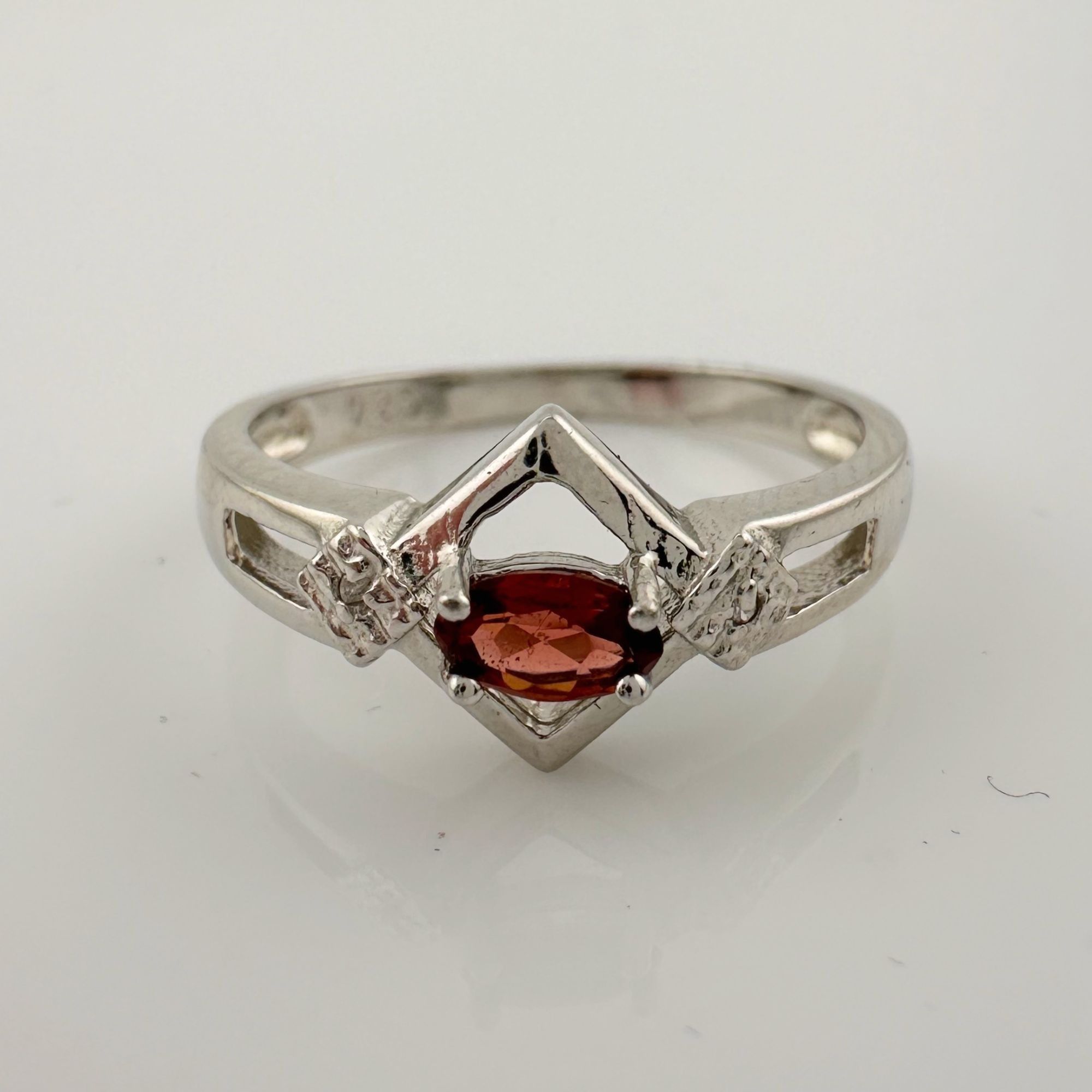 Other Romanitc and Beautiful Natural Garnet Ring Size 8 Size ONE SIZE - 10 Thumbnail