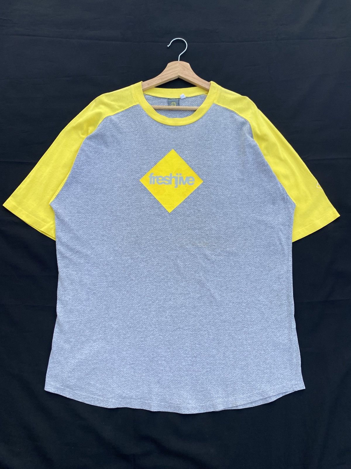 Freshjive Rare Vintage 90s Freshjive Centre Logo Tshirt Size US L / EU 52-54 / 3 - 2 Thumbnail