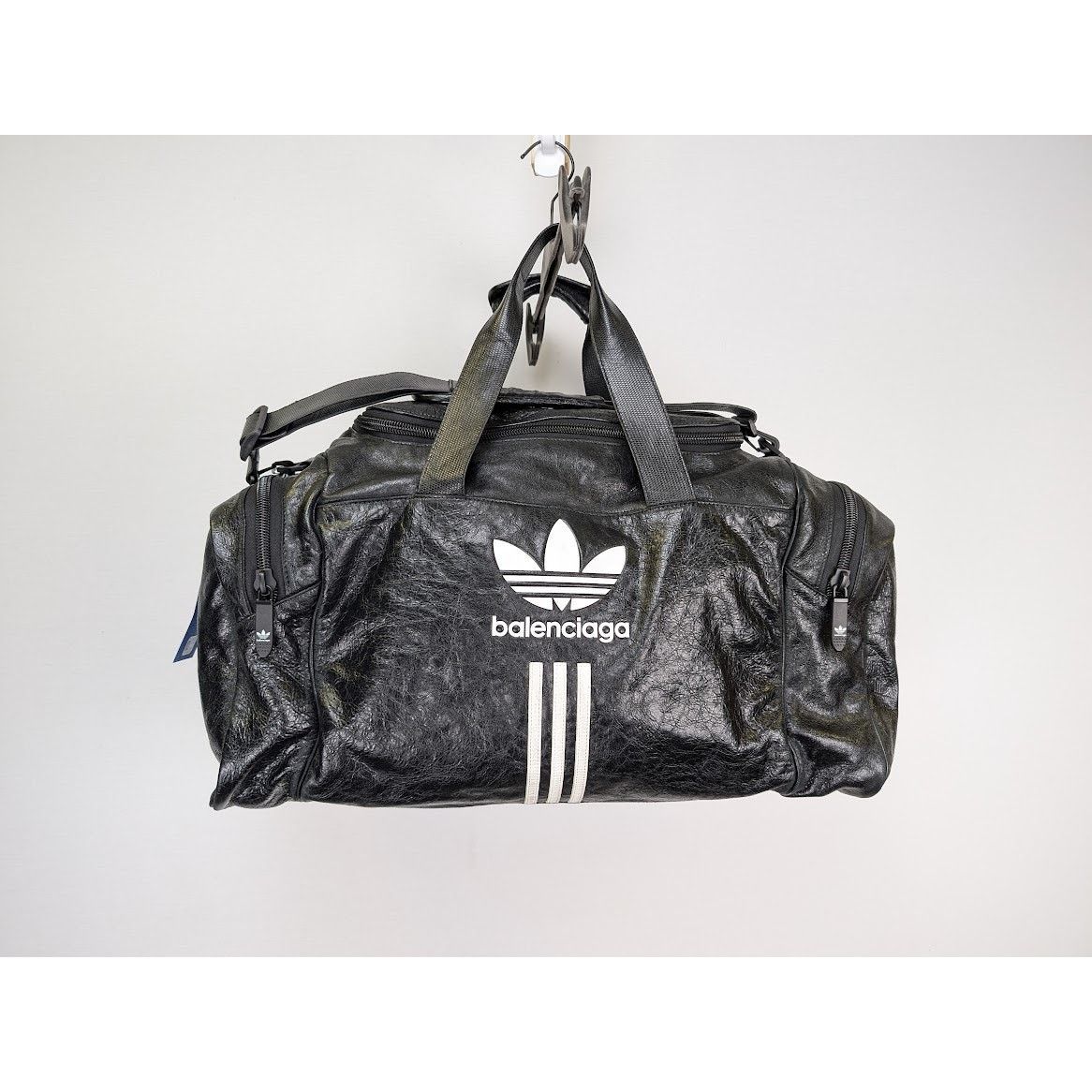o1rshd1 Aged Arena Lamb Gym Bag in Black/White