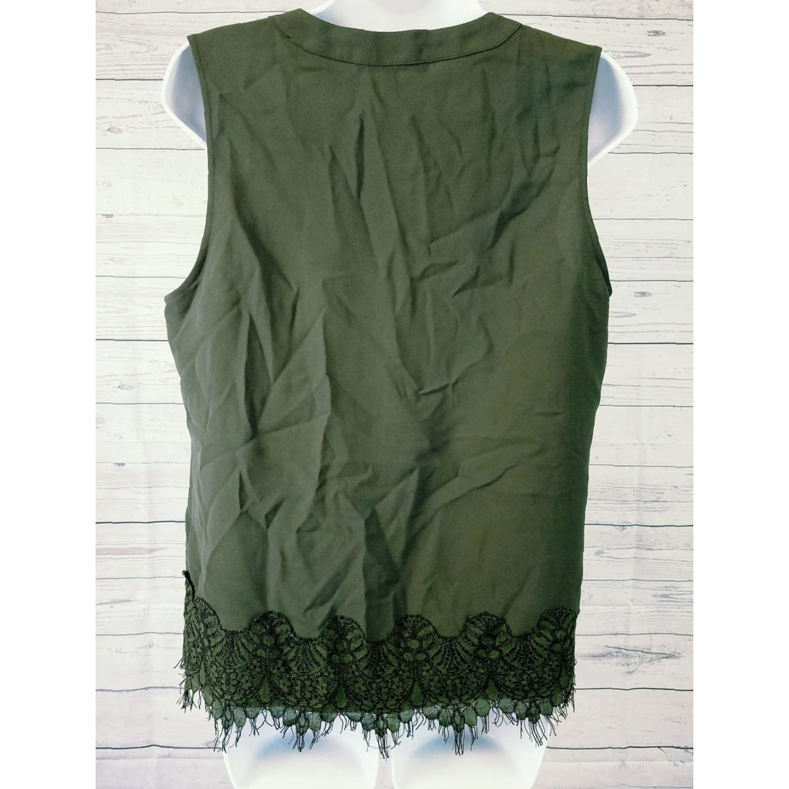 Vintage 41 Hawthorn Womens Blouse Sleeveless V-Neck Sz M Green Lace Hem Blouse 41 Hawthorn Womens Size M / US 6-8 / IT 42-44 - 2 Thumbnail