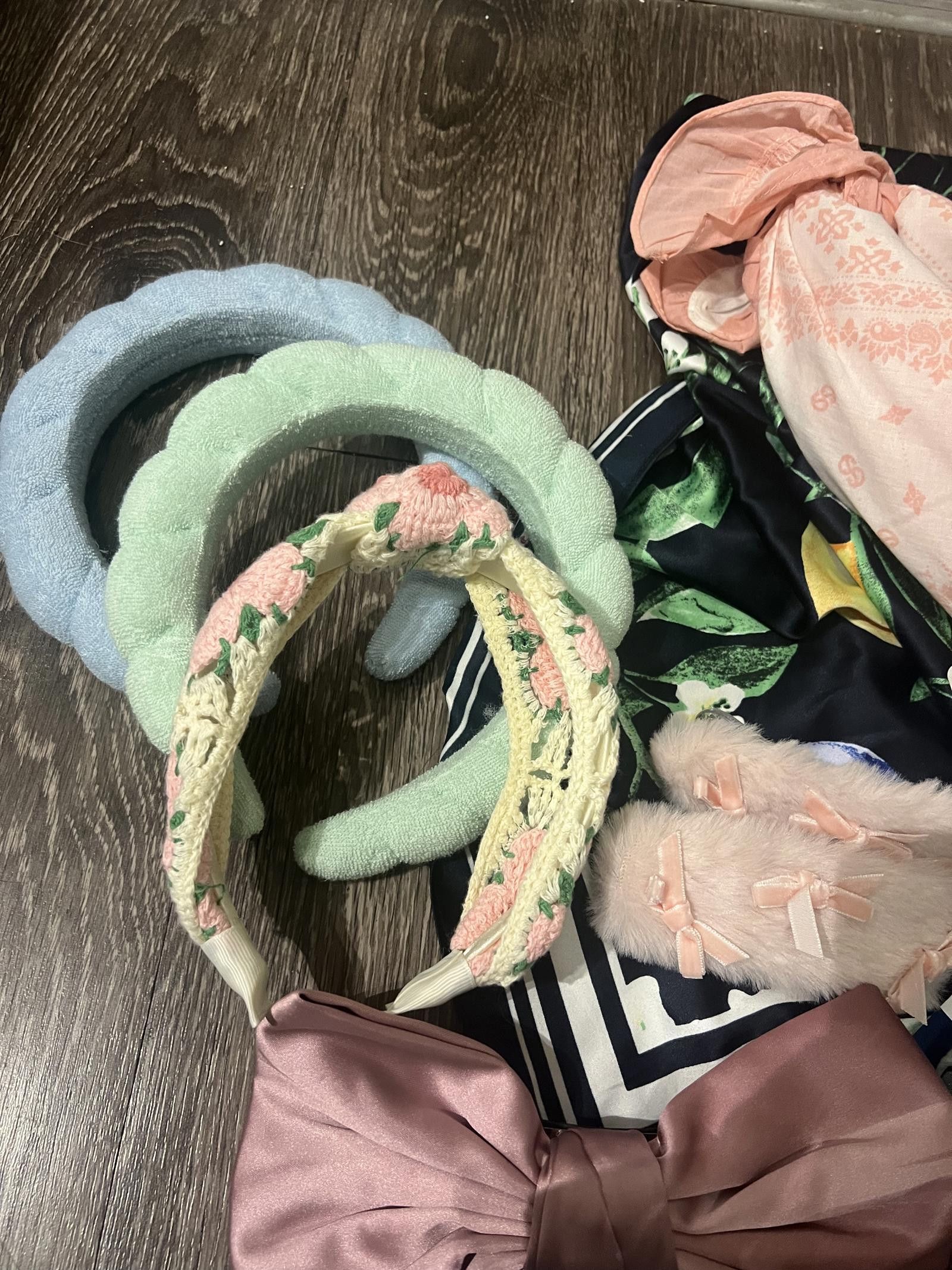Designer Variety Set of Hair Accessories Size ONE SIZE - 3 Thumbnail