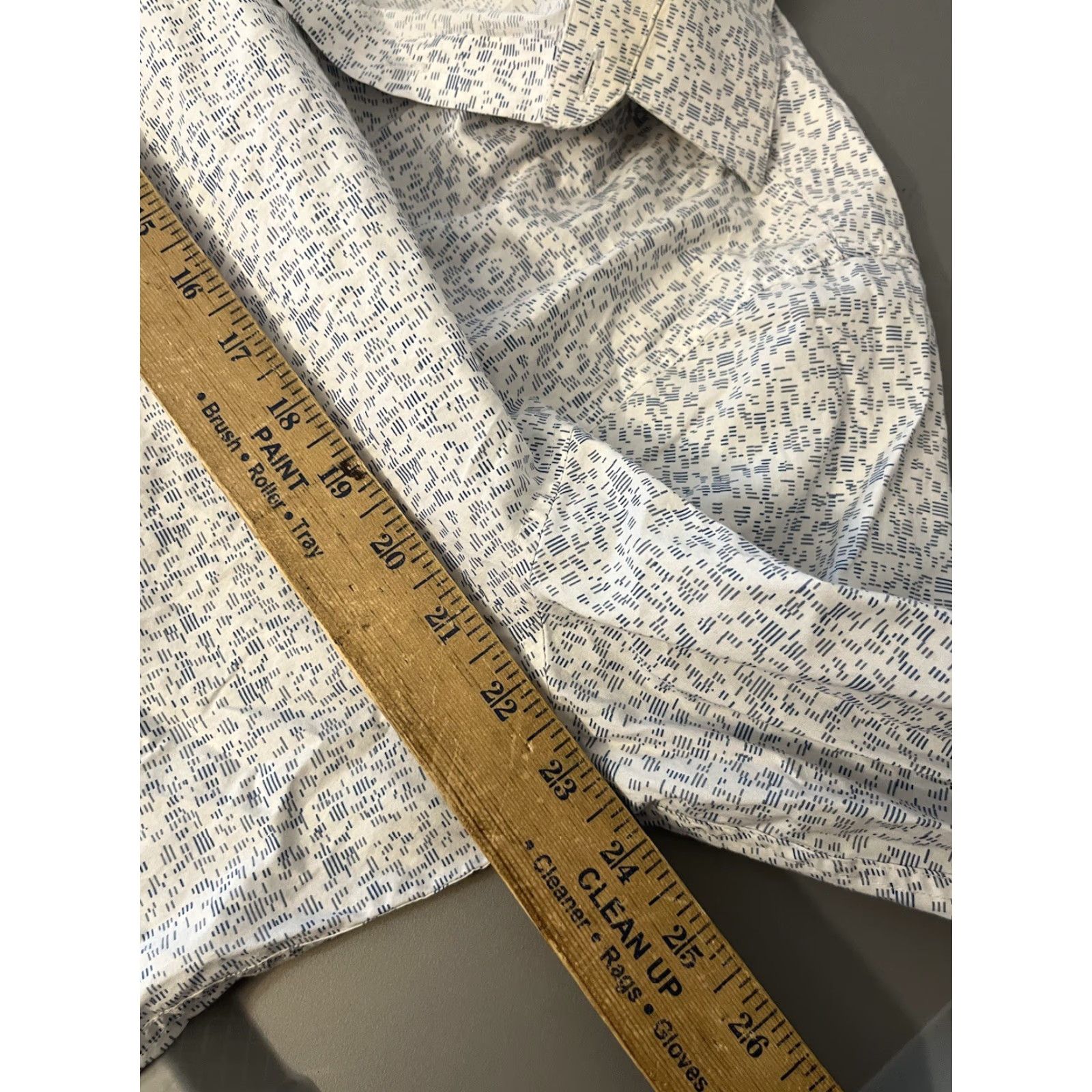 Vintage VINTAGE Calvin Klein Slim Fit Button-Up Shirt XL Long Sleeve White Blue Geometric Designer Mens Size US XL / EU 56 / 4 - 5 Thumbnail
