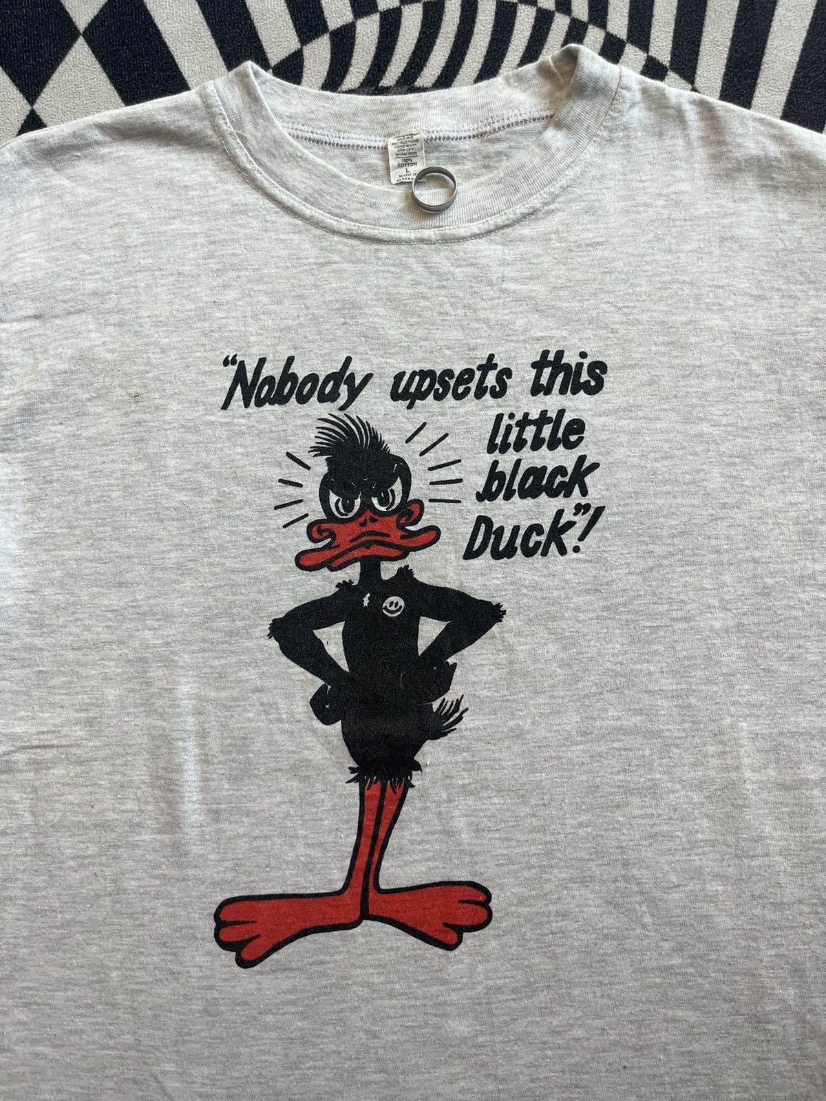 Warner Bros Vintage Daffy Duck Nobody upsets this little black Duck 90’s Size US L / EU 52-54 / 3 - 5 Thumbnail