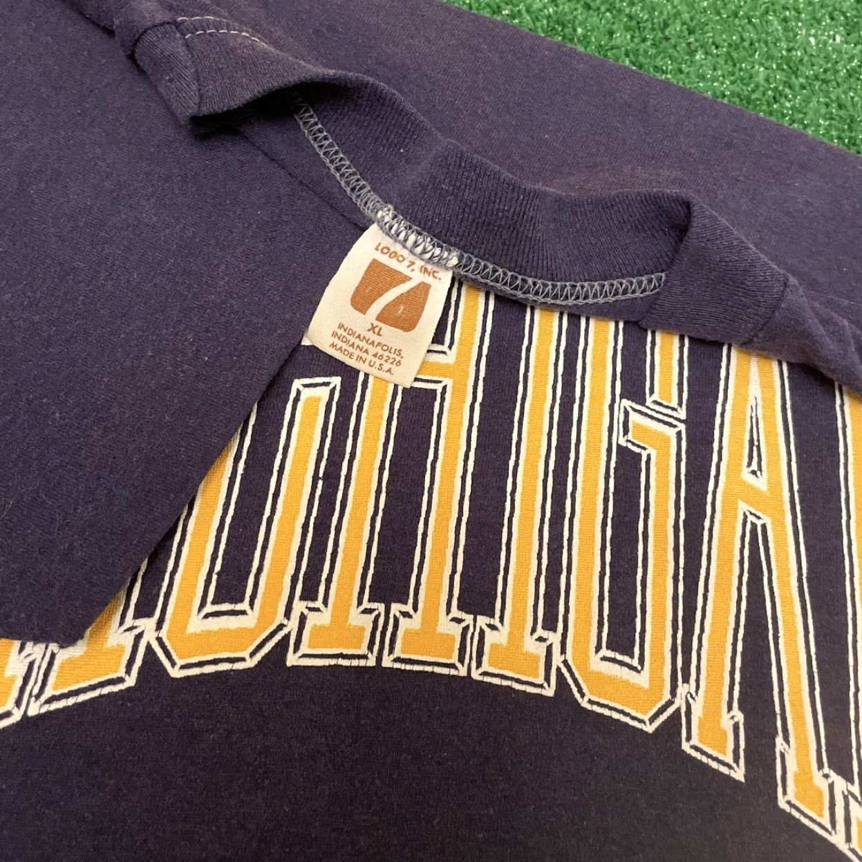 Logo 7 VINTAGE University Of Michigan Arch Spell Out Logo Shirt Mens XL Blue 90s Logo 7 T-Shirt Size US XL / EU 56 / 4 - 2 Thumbnail