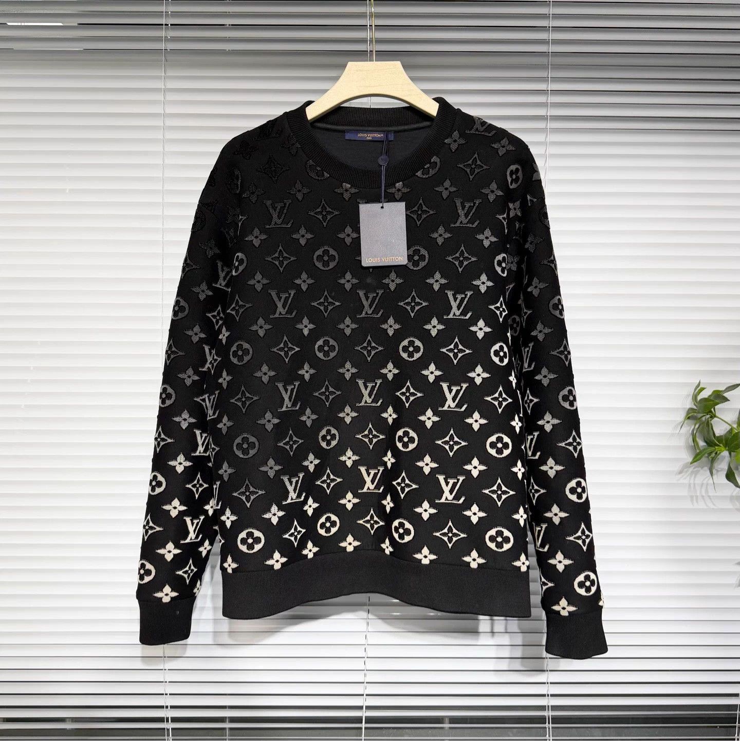 Louis Vuitton LV 24S Gradient Monogram Flocked Logo M Sweat Mint Size US M / EU 48-50 / 2 - 1 Thumbnail