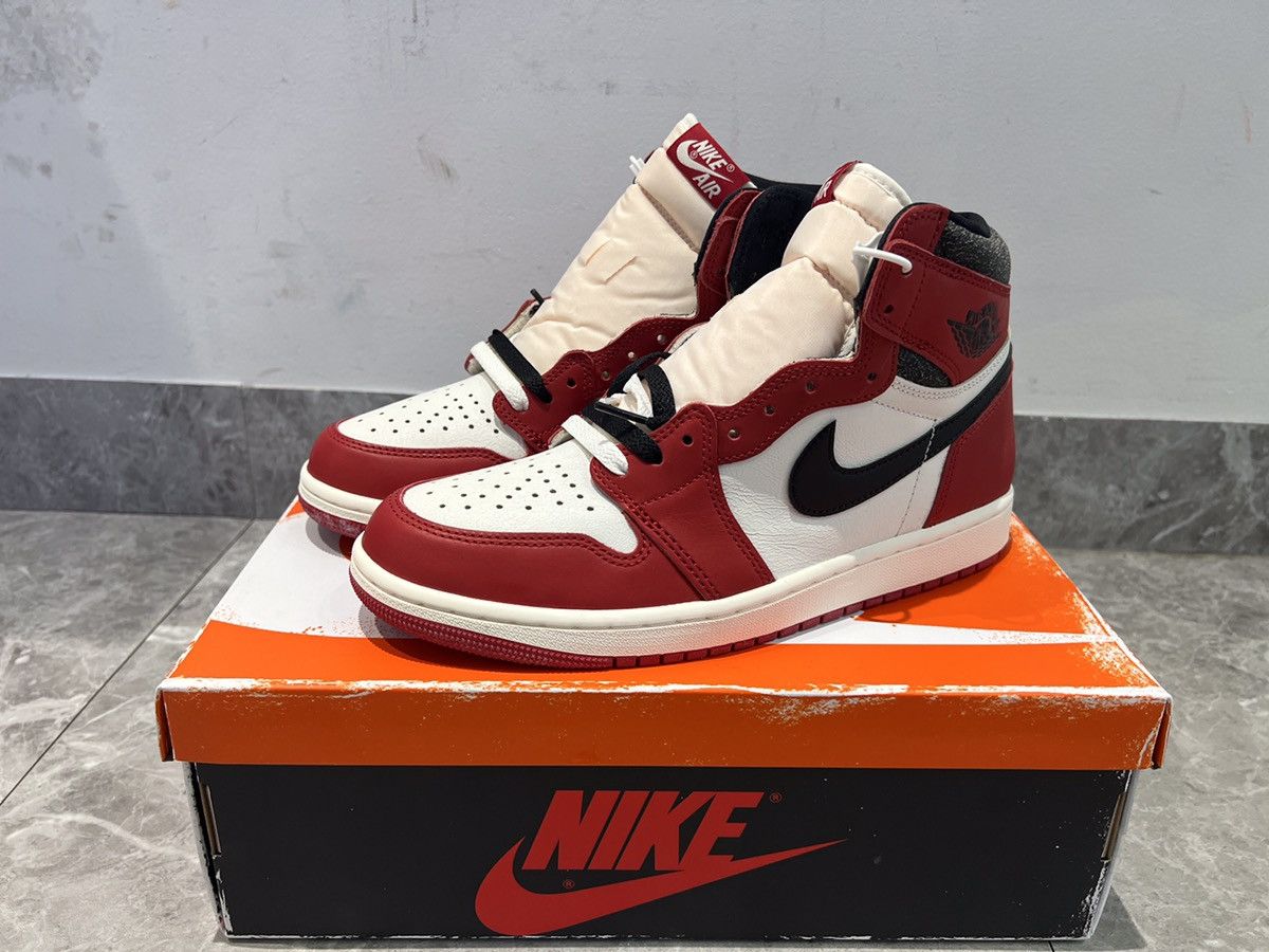 Jordan Brand Air Jordan 1 Retro High OG Chicago Lost and Found Size US 9 / EU 42 - 1 Thumbnail