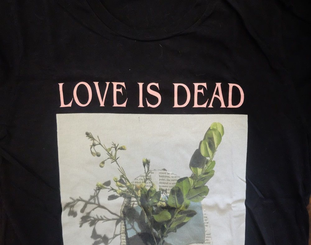 Band Tees Chvrches – Love is Dead Tour Tee Size US M / EU 48-50 / 2 - 2 Thumbnail