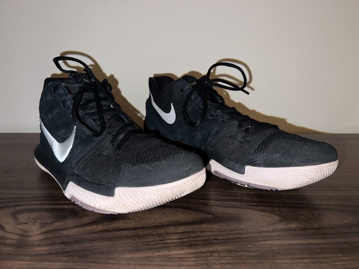 Nike Nike Kyrie 3 ‘Still Red’ Size US 10 / EU 43 - 1 Thumbnail