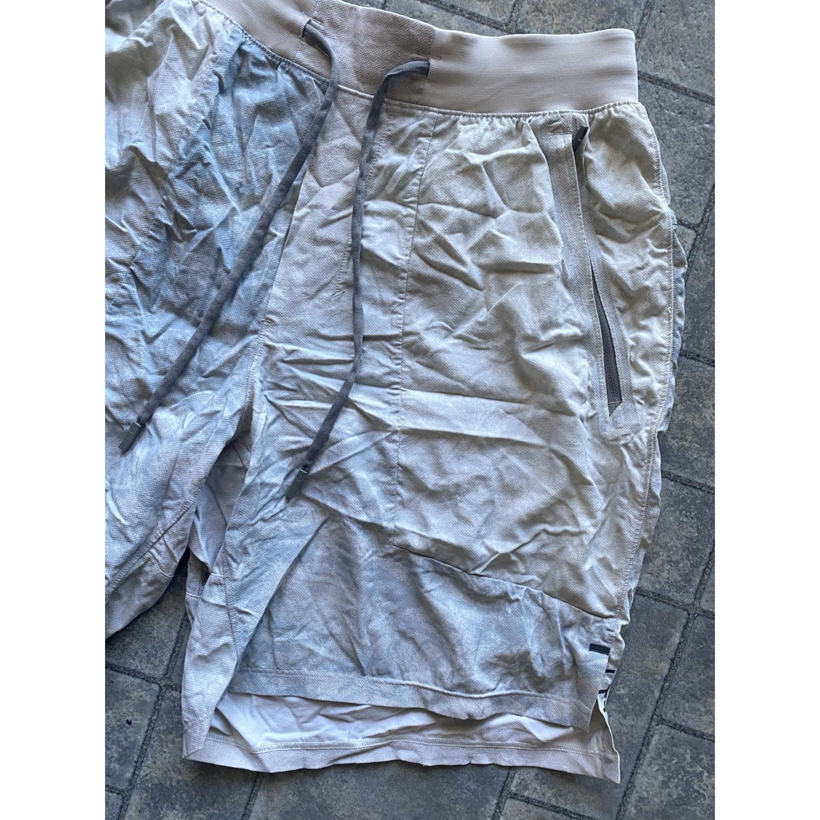 Lululemon Lululemon Shorts License To Train LTT L98 Women’s Size S Multicolor Activewear Shorts Womens S Size 28" / US 6 / IT 42 - 3 Thumbnail