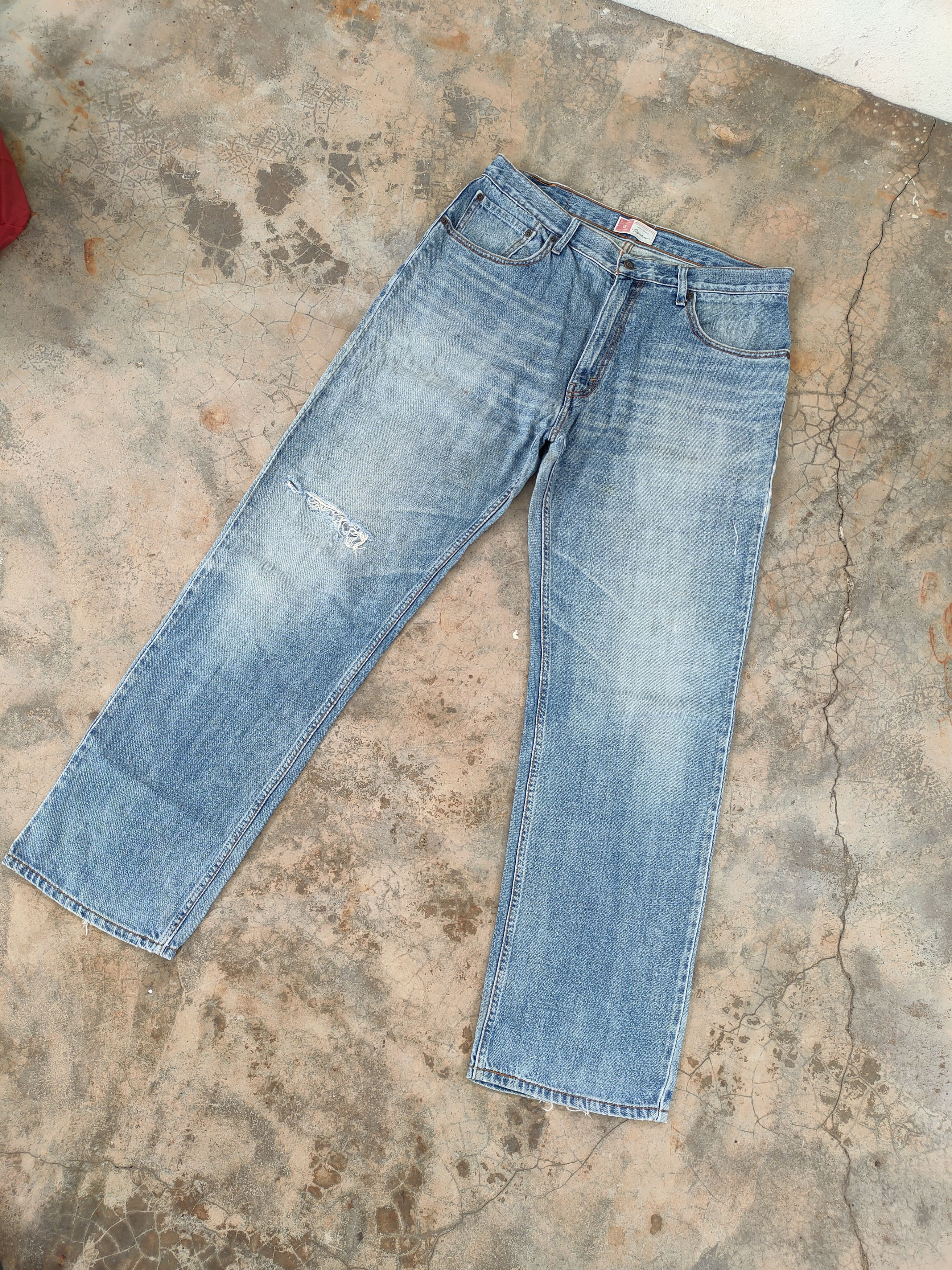 Levi's Vintage Clothing VINTAGE LEVI' STRAUSS SINGNATURE FADED RIPPED JEANS PANTS Size US 36 / EU 52 - 2 Thumbnail