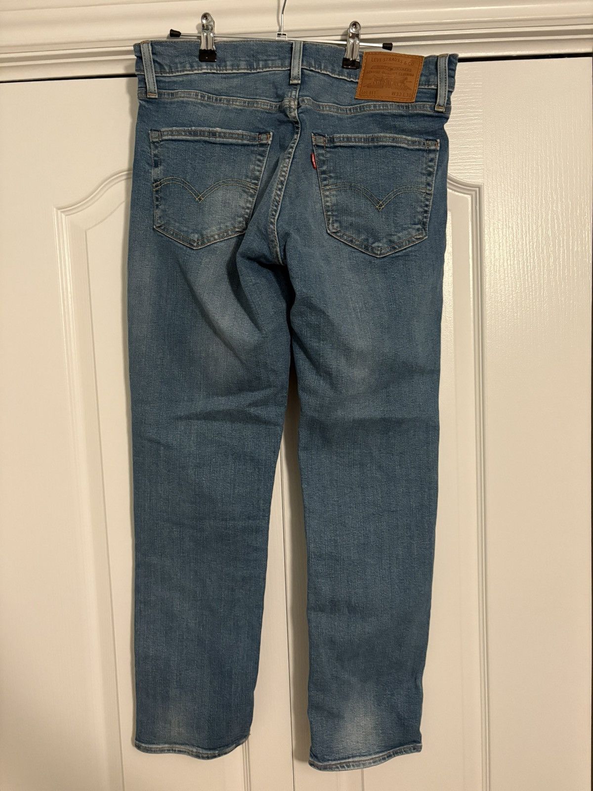 Levi's Levi’s blue faded wash classic fit Size US 32 / EU 48 - 2 Thumbnail