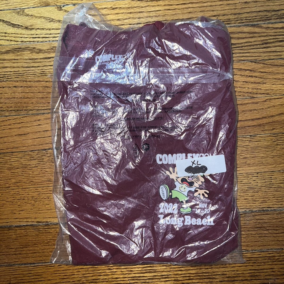 Complex Complexcon Verdy Tee Burgundy Size XL Size US XL / EU 56 / 4 - 2 Thumbnail