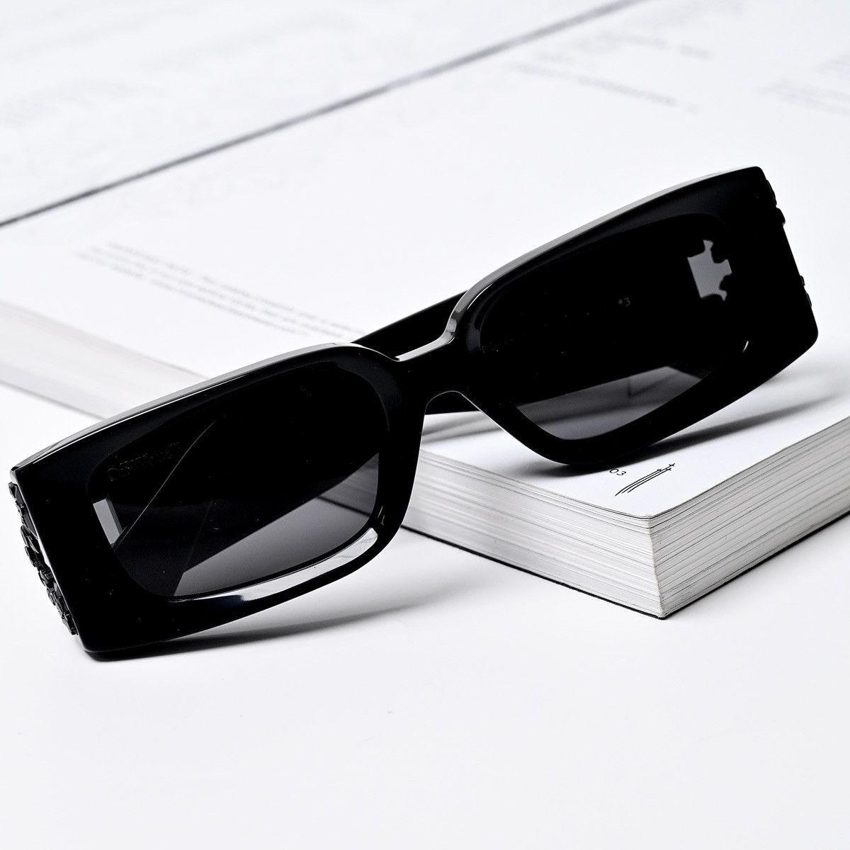 Off-White OFF WHITE ROMA SUNGLASSES Size ONE SIZE - 11 Thumbnail