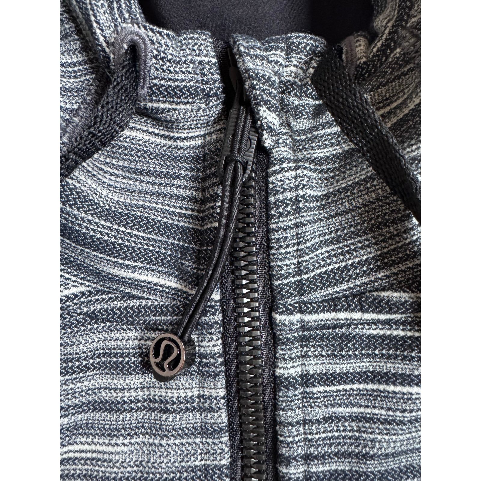 Lululemon Lululemon Hooded Define Jacket *Nulu Heathered Black White Size M / US 6-8 / IT 42-44 - 3 Thumbnail