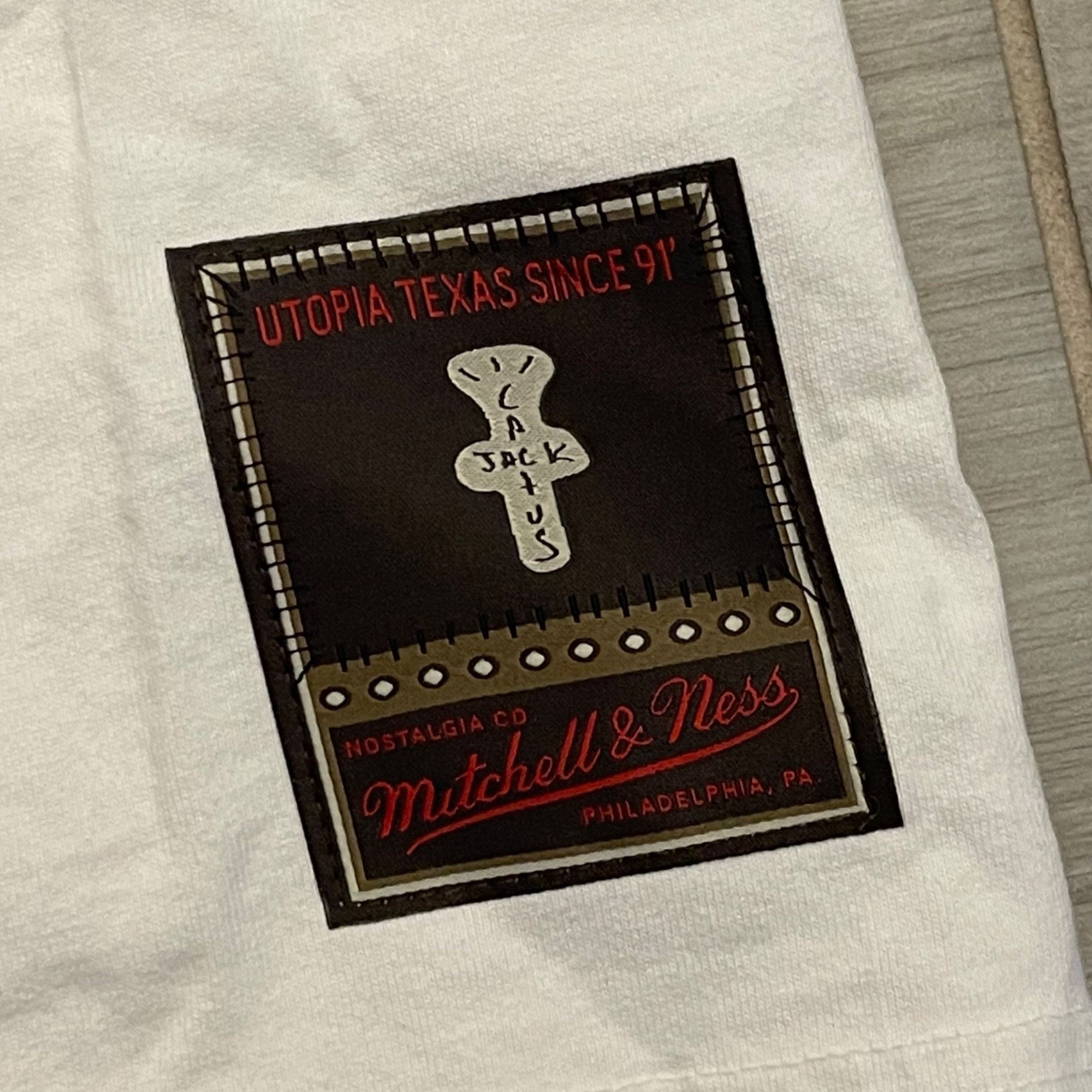 Mitchell & Ness × Travis Scott TRAVIS SCOTT CACTUS JACK x MITCHELL & NESS x COUGARS TEE L Size US L / EU 52-54 / 3 - 4 Thumbnail
