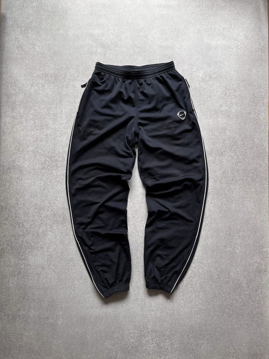 Vintage Nike Baggy Nylon Trackpants Y2K L
