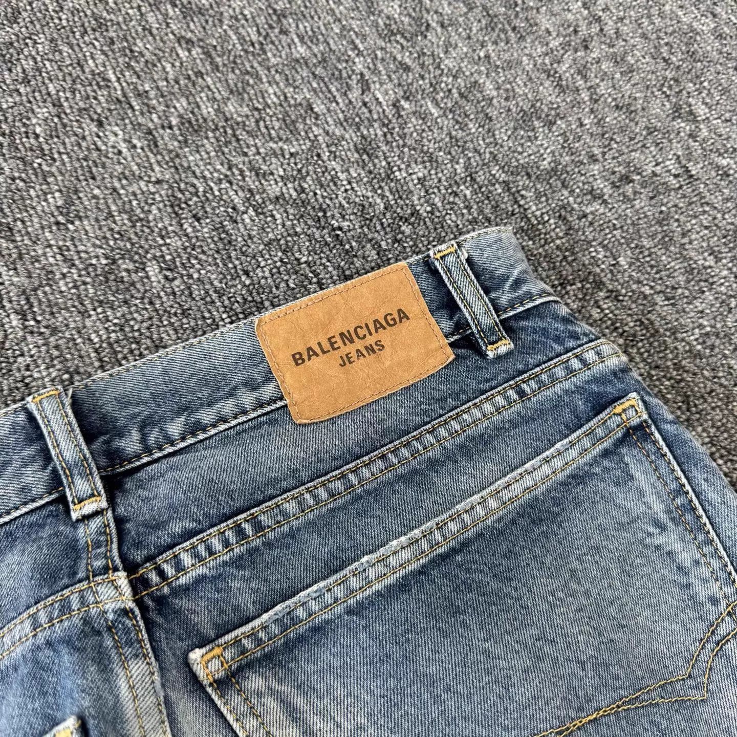 Balenciaga Balenciaga SS22 Washed Straight Leg Jeans XS 99 New Size US 27 - 6 Thumbnail