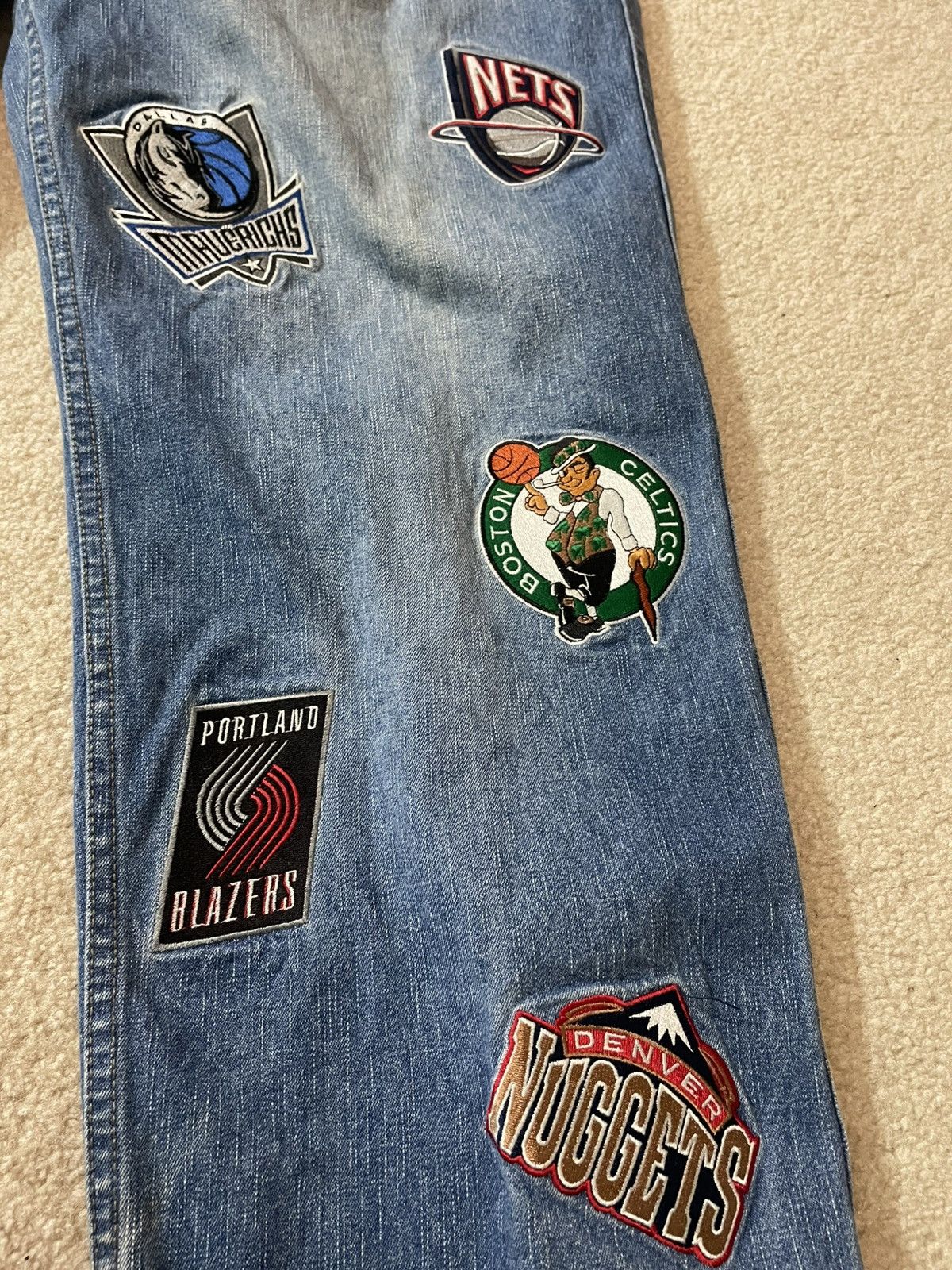 basketcase gallery 2003 Vintage NBA Patch Jeans by UNK Size US 35 - 5 Thumbnail