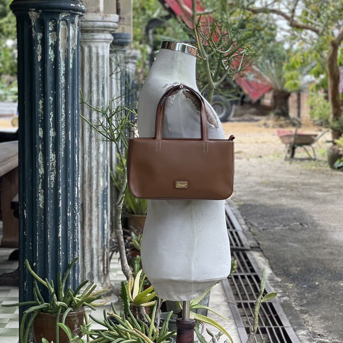 Designer × Japanese Brand × Mr. Junko VINTAGE JUNKO KOSHINO JAPAN DESIGNER LEATHER SMALL HANDBAG Size ONE SIZE - 1 Thumbnail