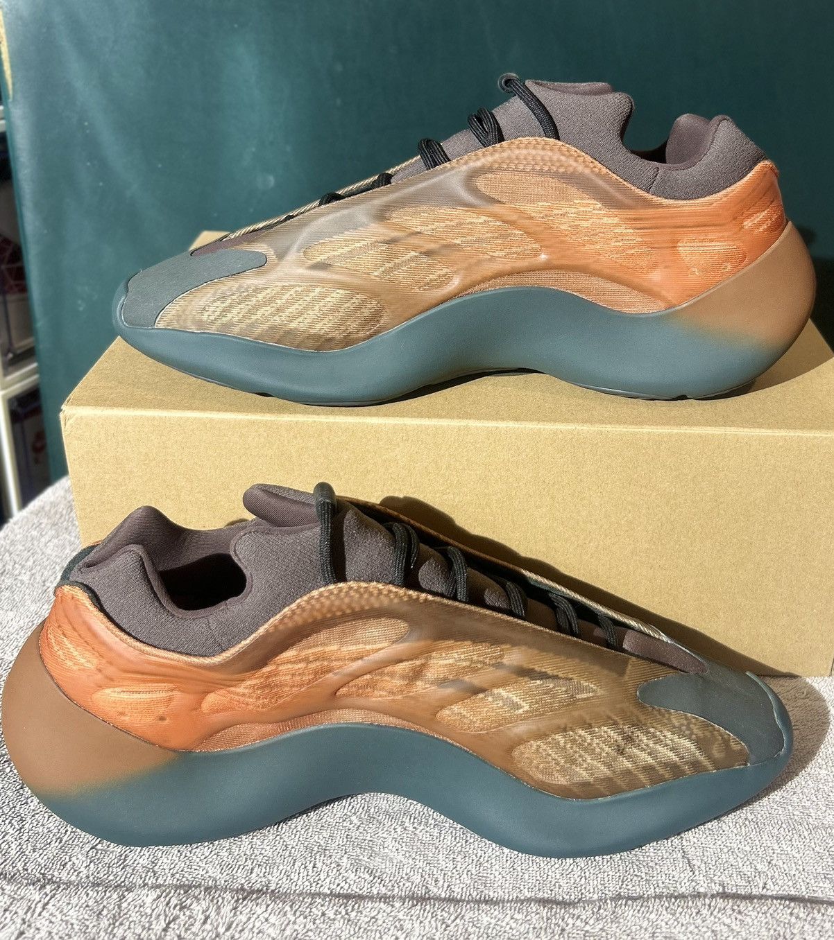 Adidas Adidas Yeezy 700 V3 "Copper Fade" – Men's Size 14.5 Like New Size US 14 / EU 47 - 2 Thumbnail