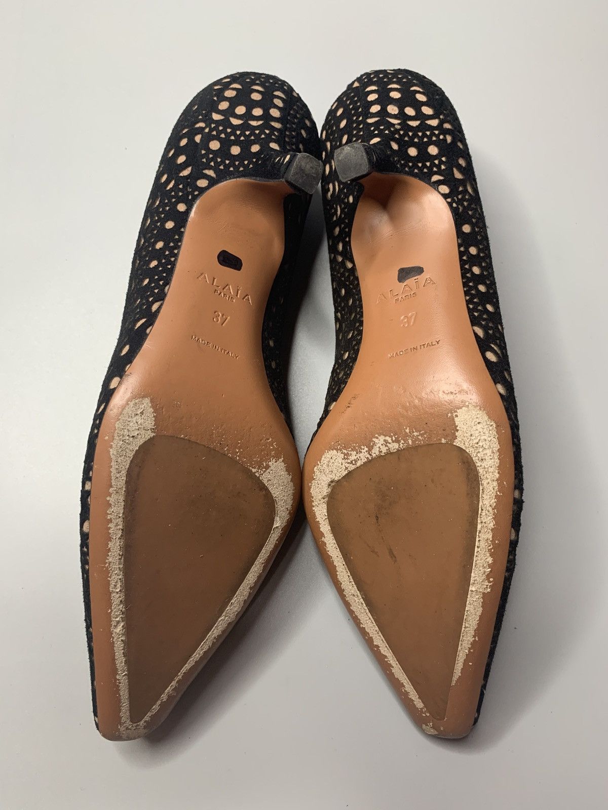 Alaia Alaia Lazer Cut Suede Pumps Size US 7 / IT 37 - 10 Thumbnail