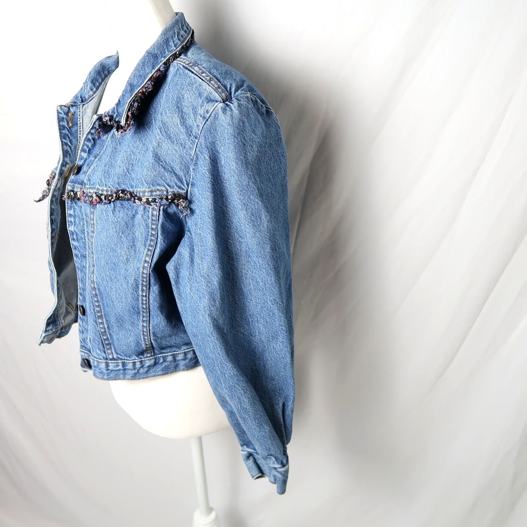 Denime VINTAGE 80s Denim Jacket Blue Floral Trim Cotton Size 6 Jacket Womens Ladies 1980s Casual Arts & Crafts Size 28" / US 6 / IT 42 - 4 Thumbnail
