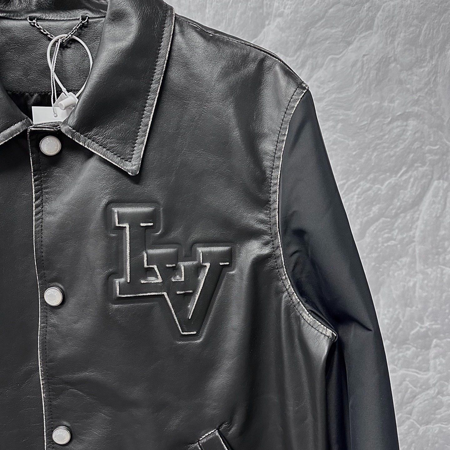 Louis Vuitton Louis Vuitton SS25 Embossed Distressed Leather Jacket Size US M / EU 48-50 / 2 - 3 Thumbnail