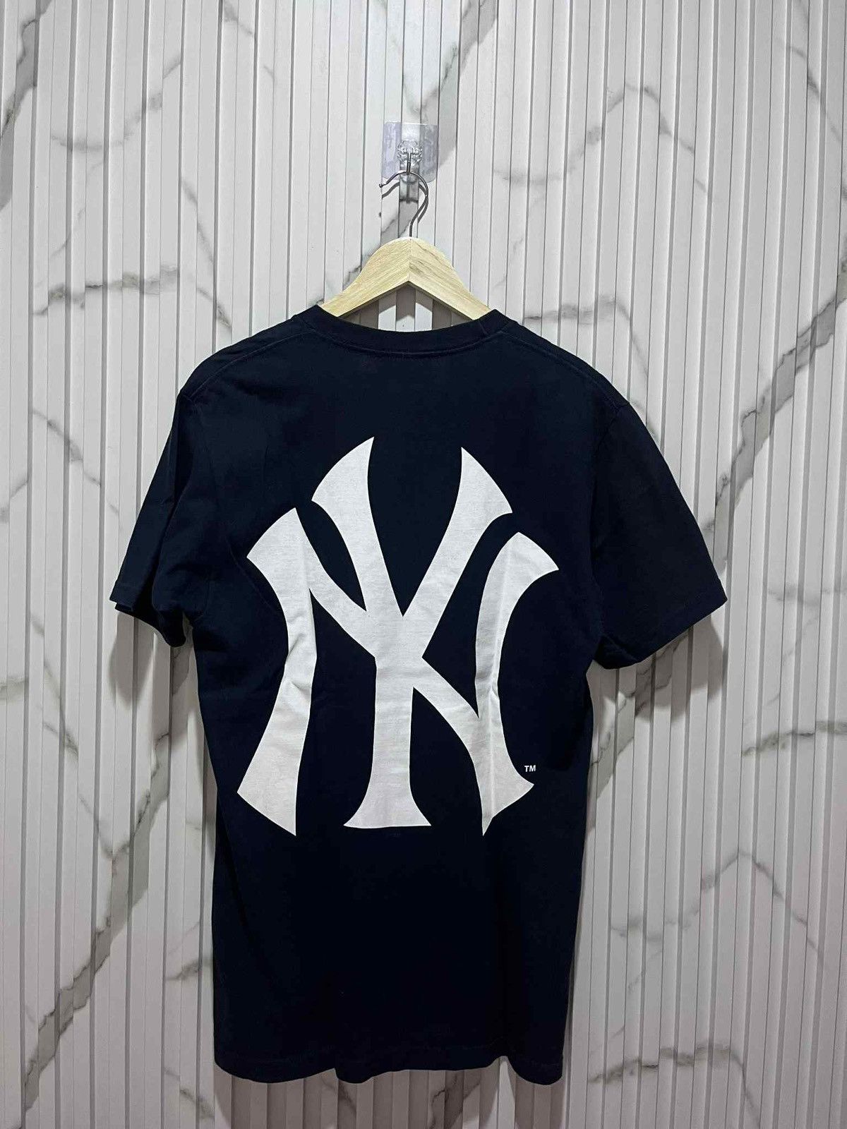 New Era × New York Yankees × Supreme Supreme x New York Yankees Box Logo Tee Navy Colorway SS15 Size US M / EU 48-50 / 2 - 2 Thumbnail