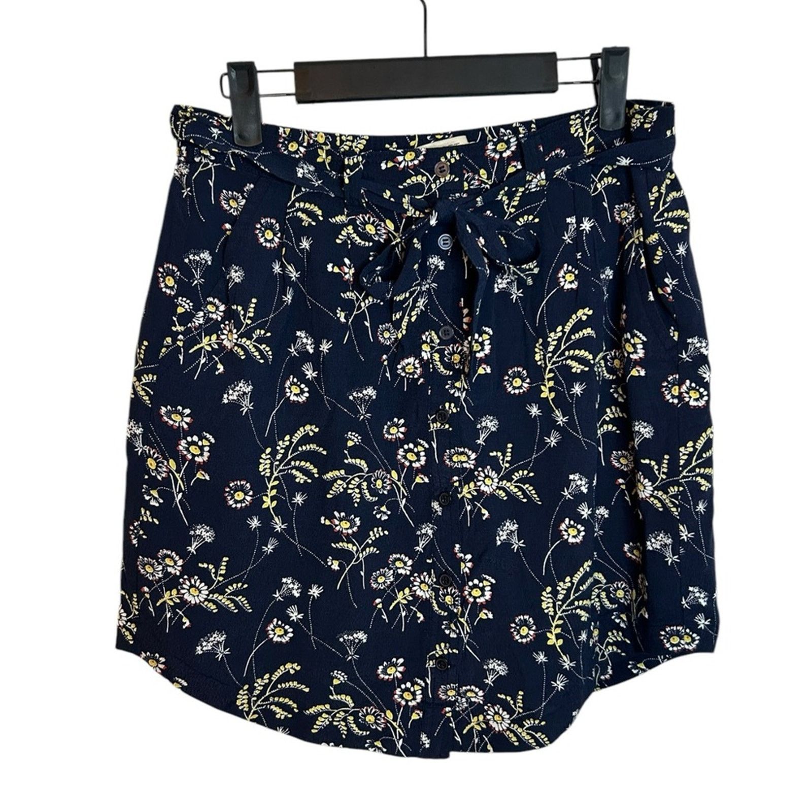 Loft Loft Navy Floral Button Front Belted Mini Skirt Size 27" / US 4 / IT 40 - 1 Thumbnail