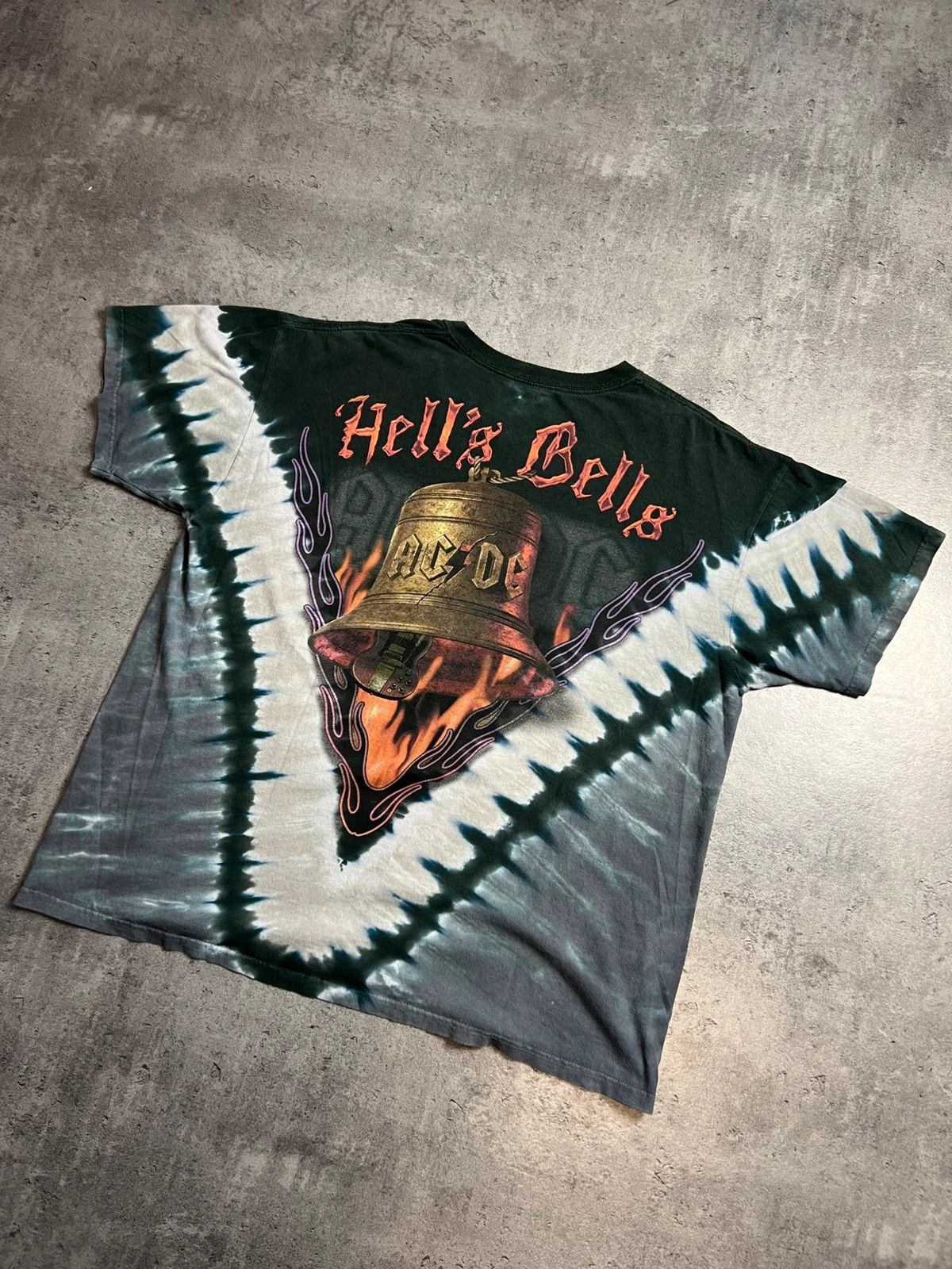 Vintage Vintage tie dye Acdc hell's bells tshirt Size US XL / EU 56 / 4 - 5 Thumbnail