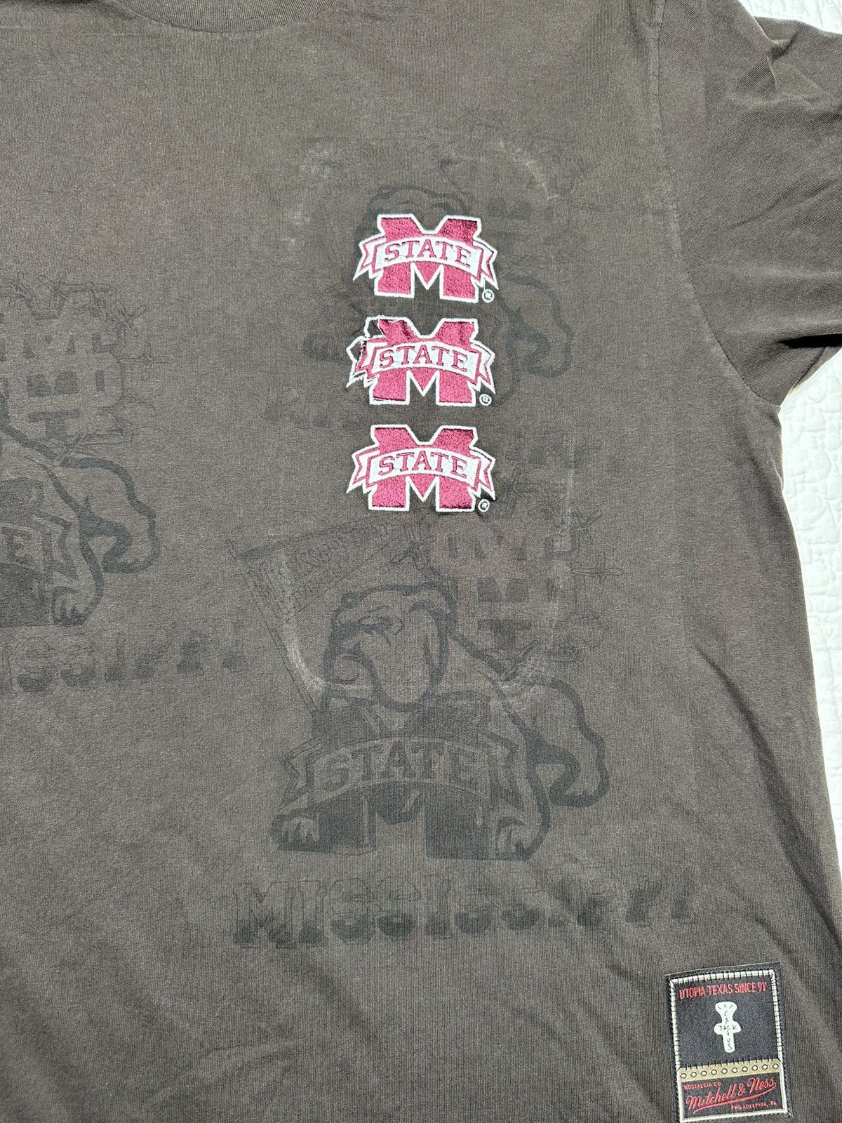 Mitchell & Ness × NCAA × Travis Scott Travis Scott Mitchell & Ness Collab Tee/ Mississippi State Size US XL / EU 56 / 4 - 3 Thumbnail