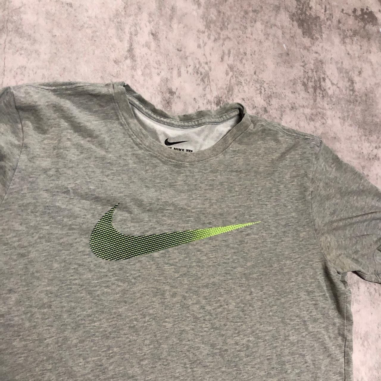 Nike Grey Nike dri-fit t-shirt #NikeTee Size US M / EU 48-50 / 2 - 2 Thumbnail