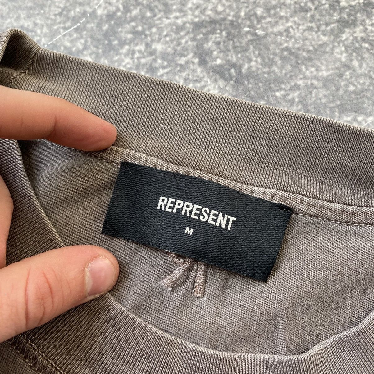 Designer × Represent Clo. Men’s Represent Small logo basic designer rare tee Size US M / EU 48-50 / 2 - 6 Thumbnail