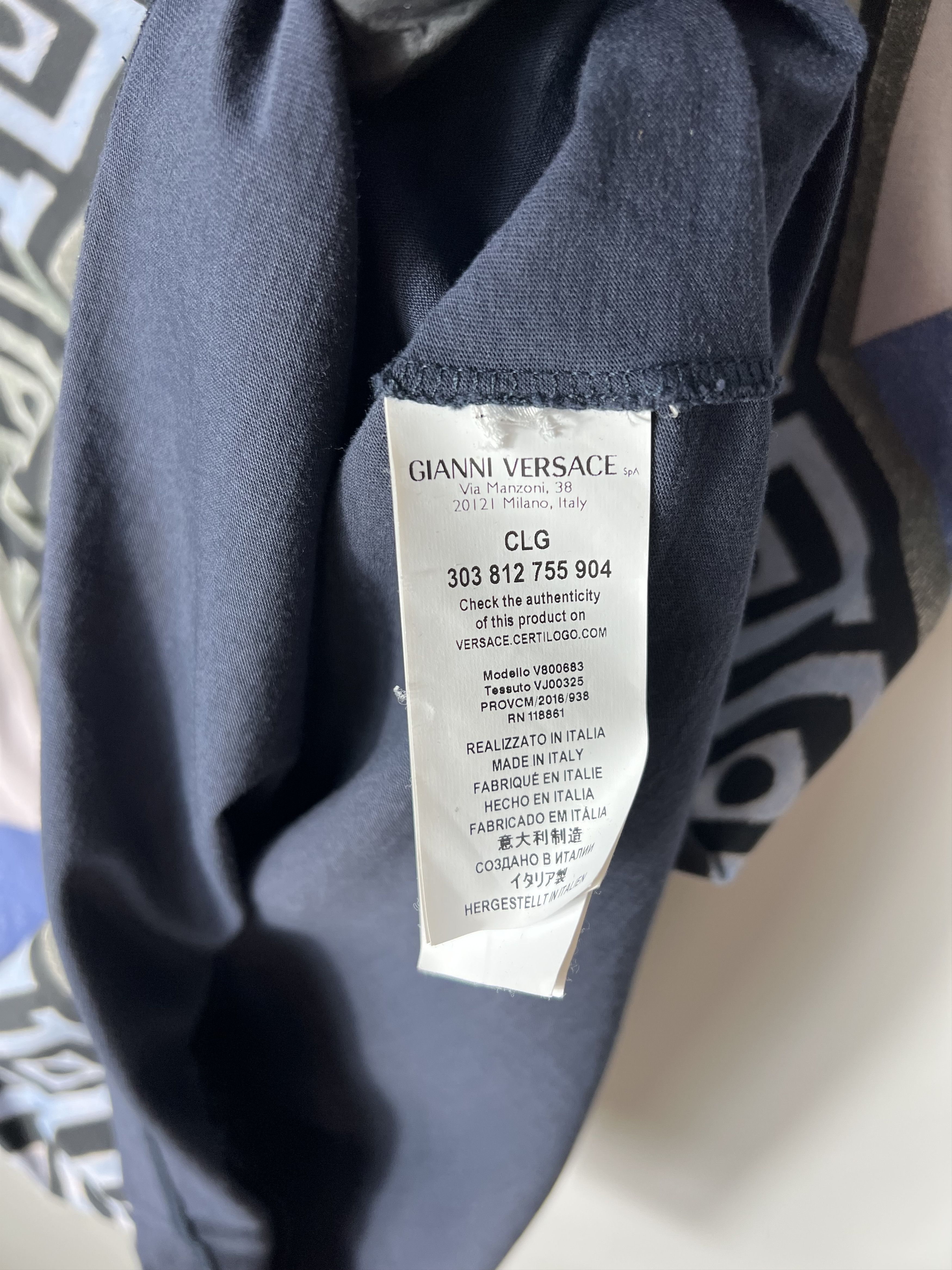 Versace Vintage streetwear y2k luxury designer Versace t-shirt Size US L / EU 52-54 / 3 - 5 Thumbnail