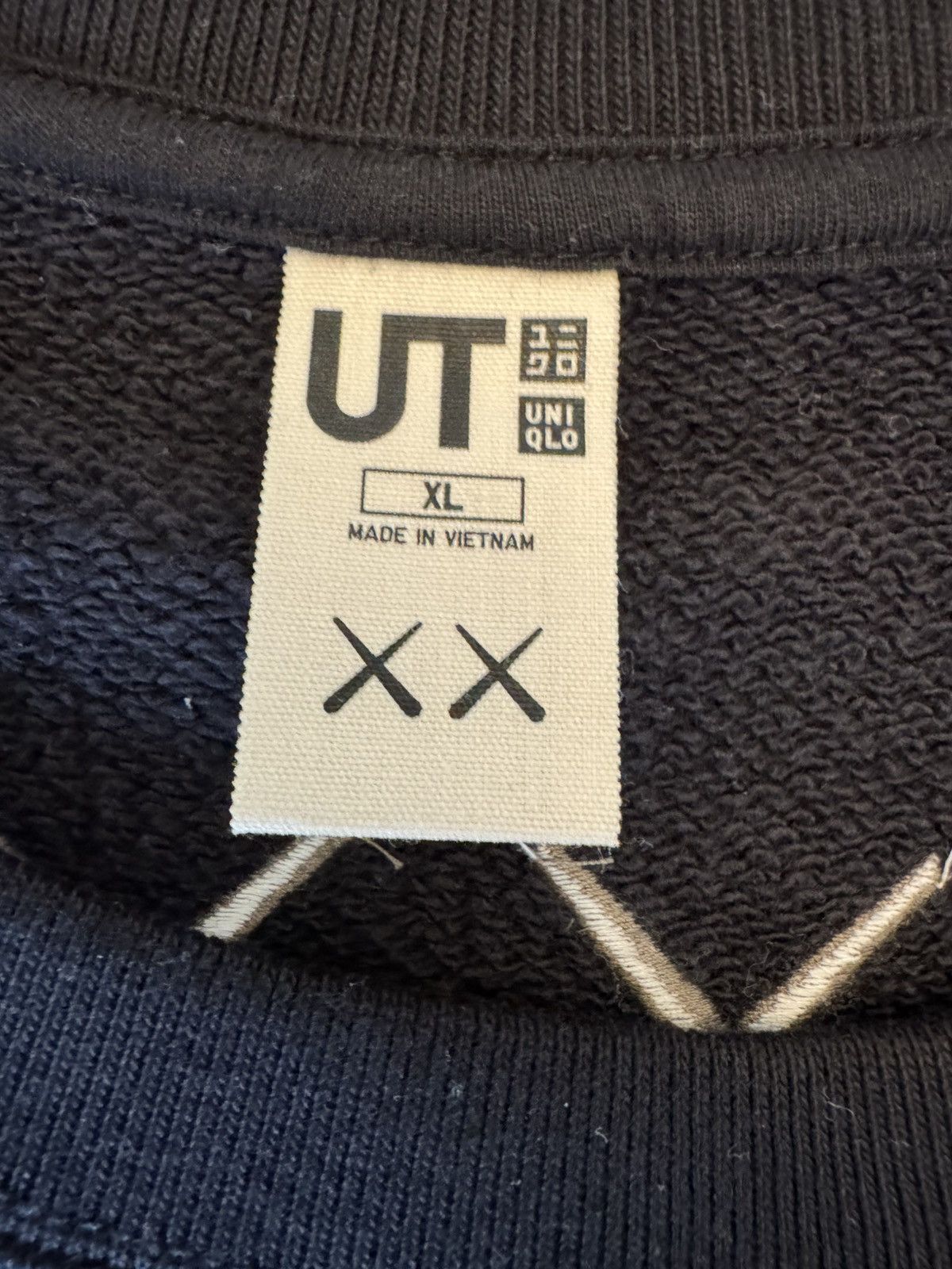 Kaws × Uniqlo KAWS x Uniqlo Black Sweatshirt size- XL Size US XL / EU 56 / 4 - 4 Thumbnail