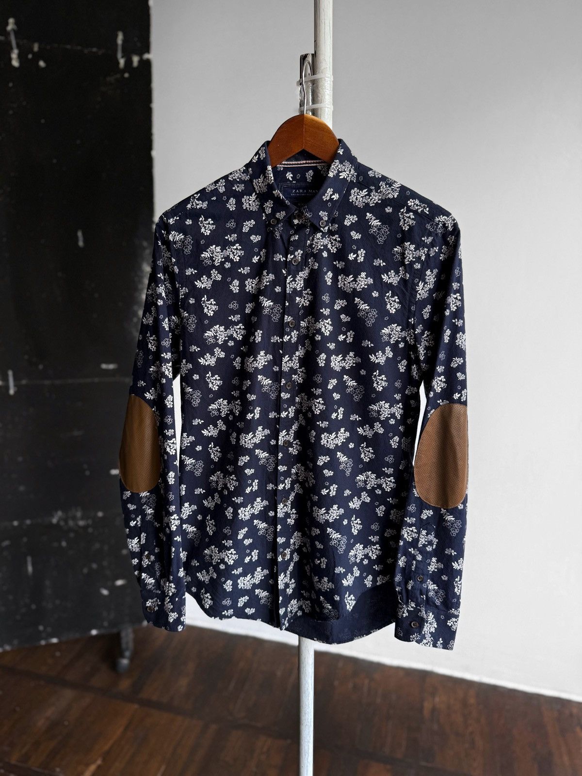 Zara Zara Man Slim Fit Blue Floral Printed Button Down Shirt Size US S / EU 44-46 / 1 - 1 Thumbnail