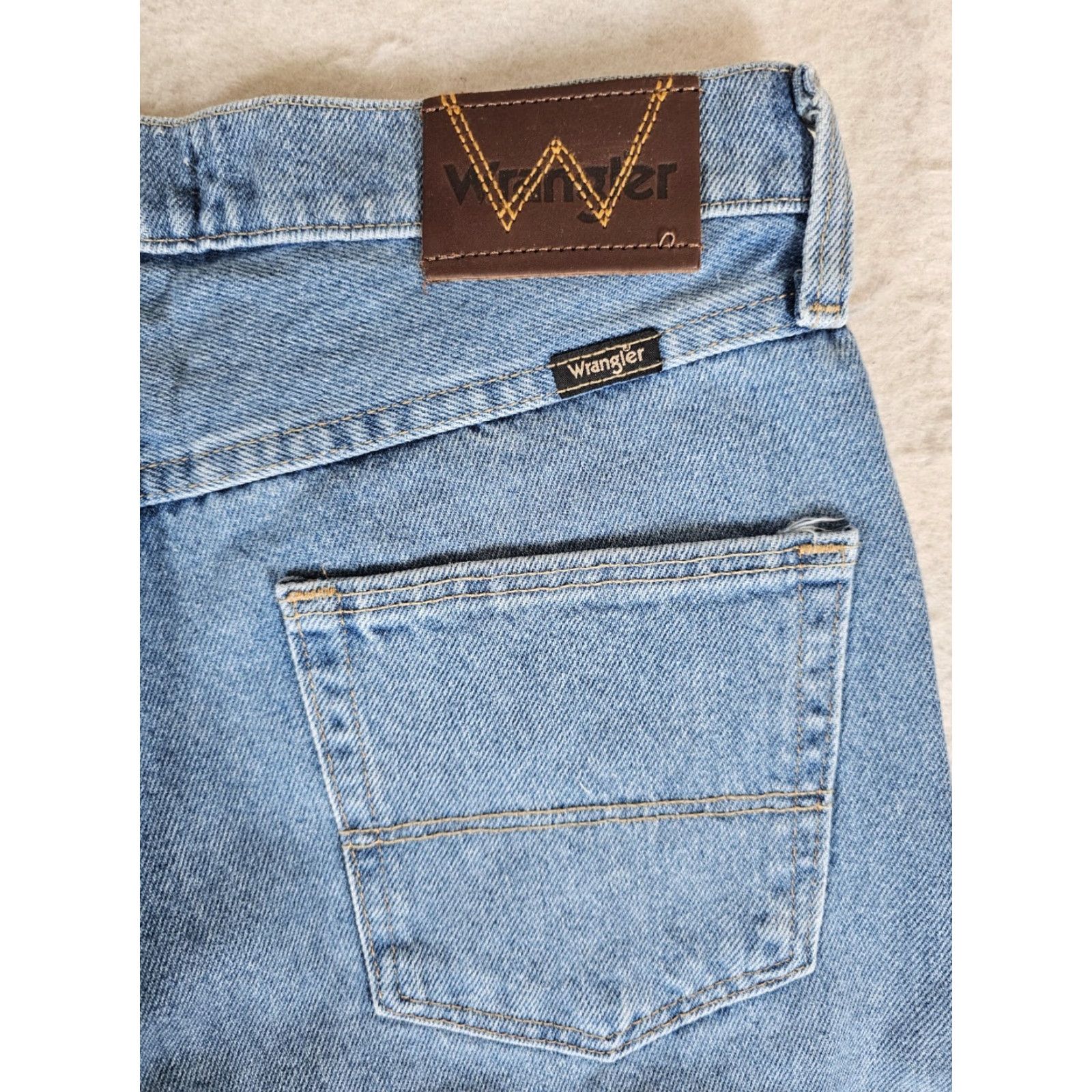 Wrangler Wrangler Jeans Men’s Regular Fit Denim Light Wash 30x30 Rugged Wear Size US 30 / EU 46 - 7 Thumbnail