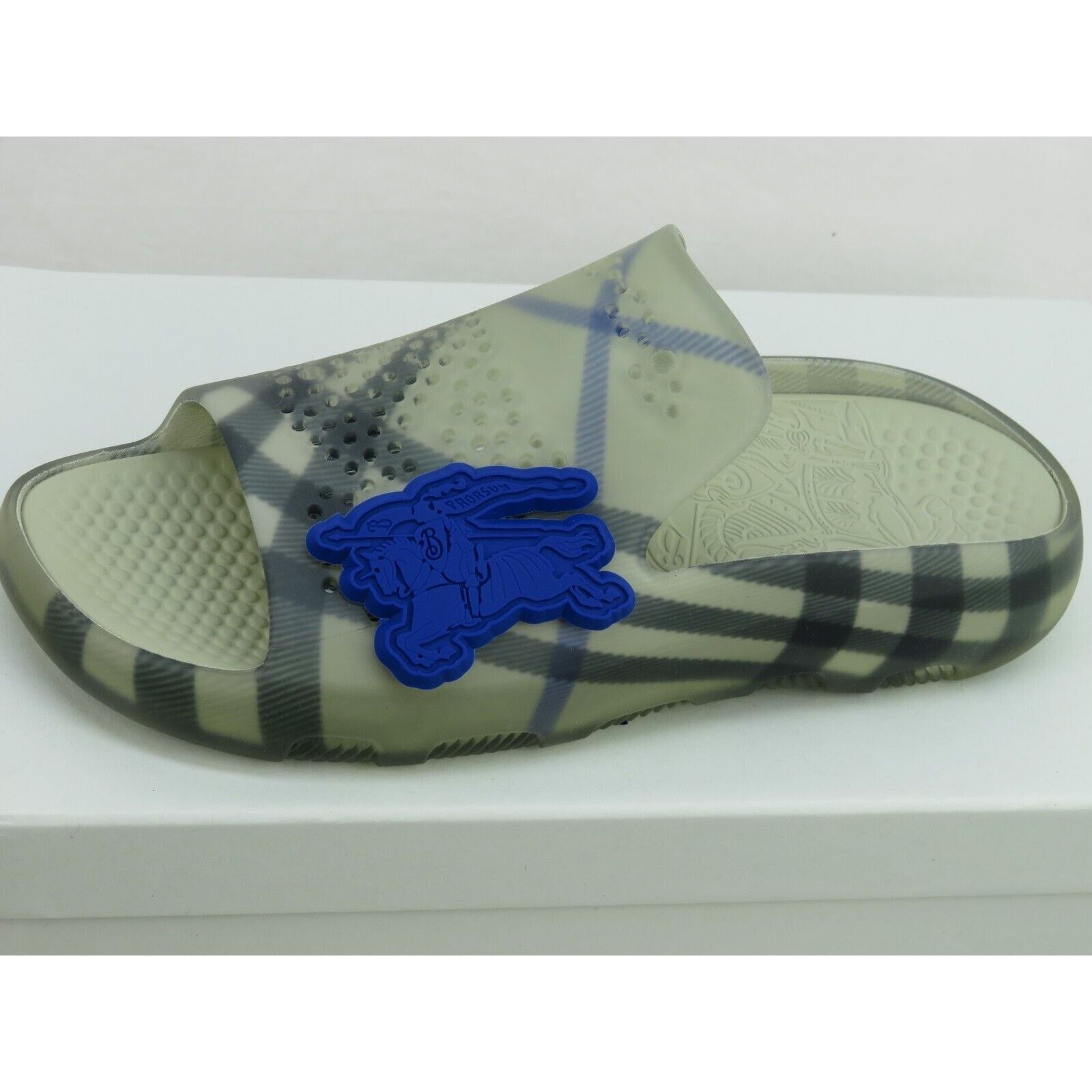 Burberry BURBERRY STINGRAY GRAY RUBBER CHECK & CHARM LOGO SANDALS 43 Size US 10 / EU 43 - 5 Thumbnail