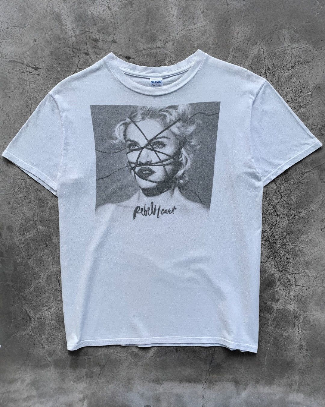 Band Tees 2015 MADONA *REBEL HEART* Size US M / EU 48-50 / 2 - 1 Thumbnail