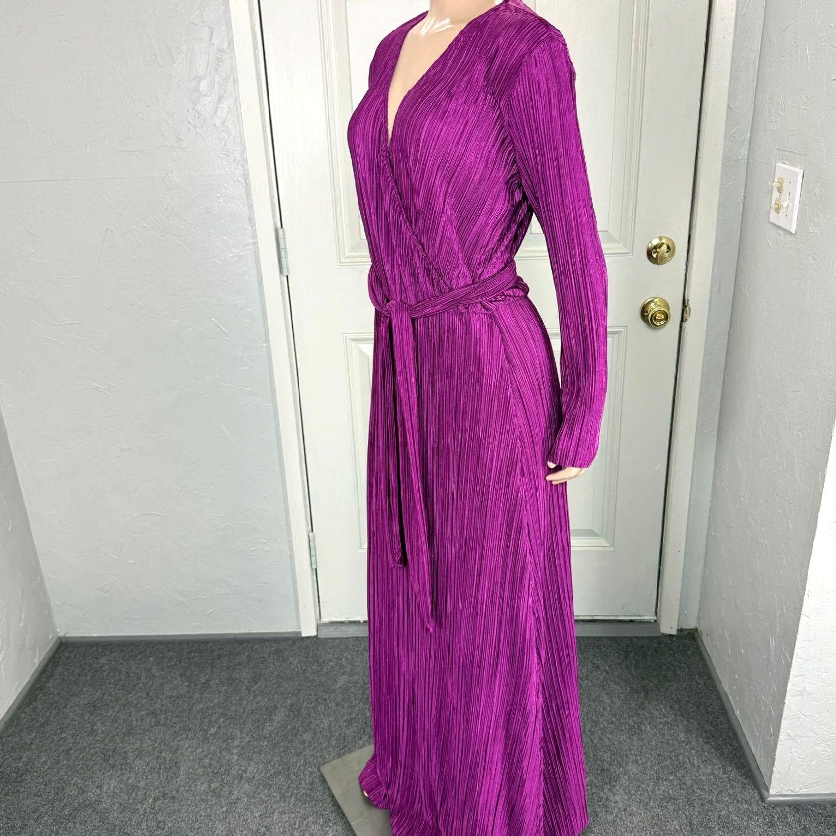 Boston Proper VINTAGE? (No) Boston Proper Dress Maxi Long Sleeve V-Neck Purple Size S / US 4 / IT 40 - 3 Thumbnail