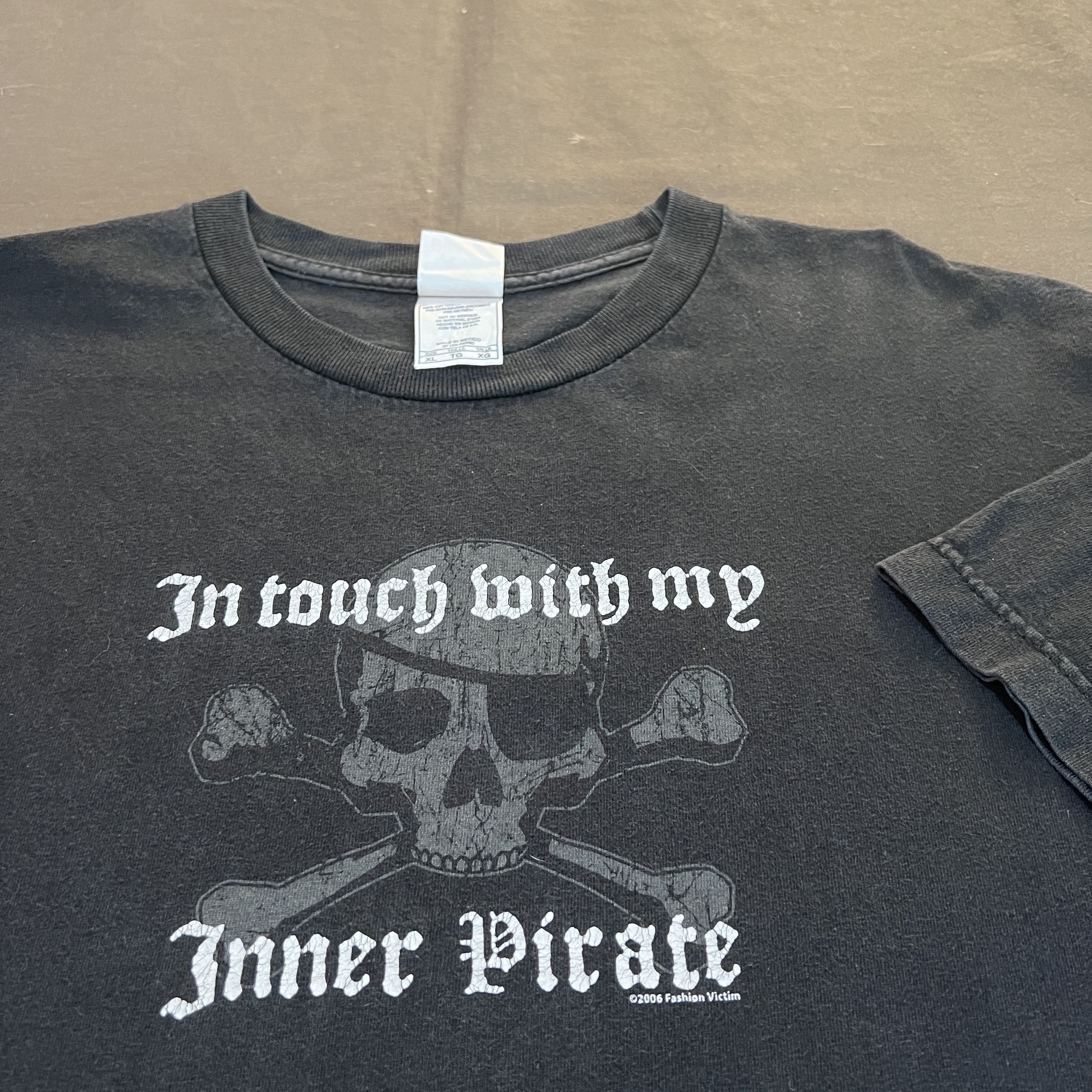 Fashion Victim × Vintage Vintage Y2K In Touch With My Inner Pirate Skull Tee Faded Size US XL / EU 56 / 4 - 1 Thumbnail