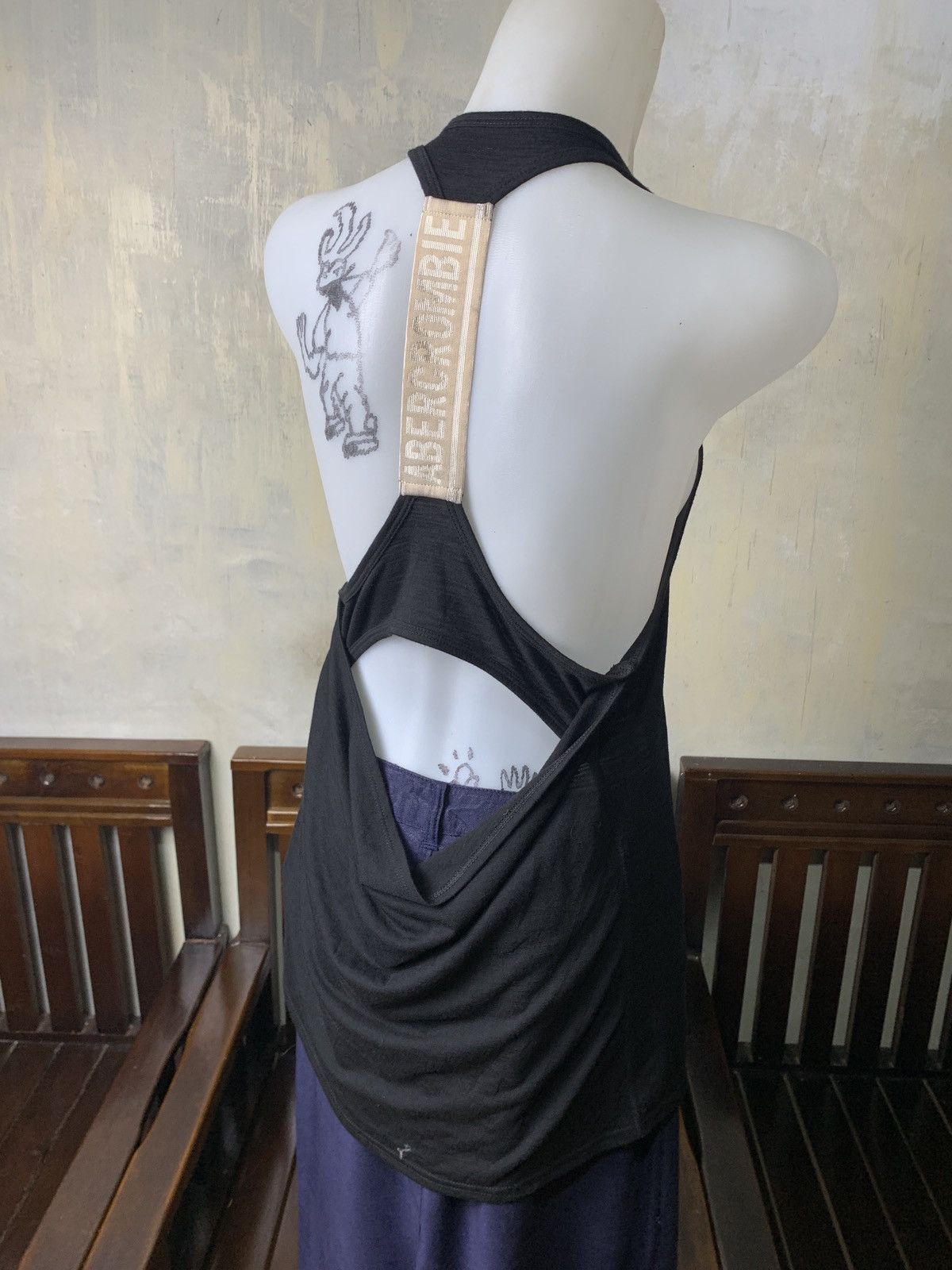 Abercrombie & Fitch abercrombie & fitch A&F Fitted Scoop Neck Built Bra Tank Top Size S / US 4 / IT 40 - 3 Thumbnail