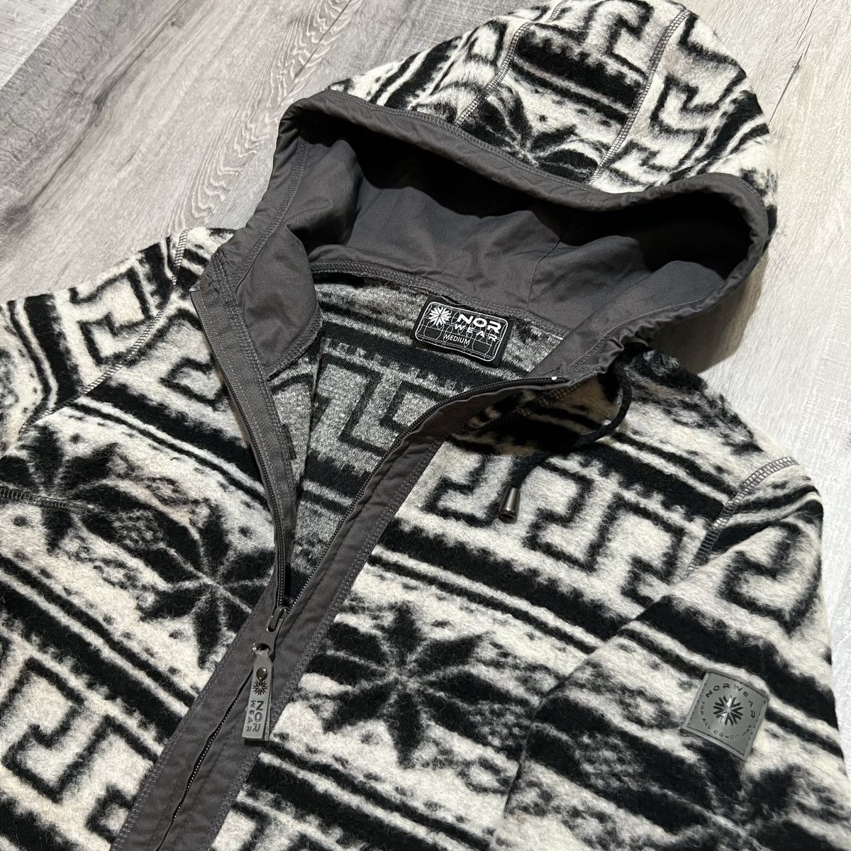 Vintage NorWear Full Zip Wool Black Aztec Striped Norway Jacket Size M / US 6-8 / IT 42-44 - 3 Thumbnail