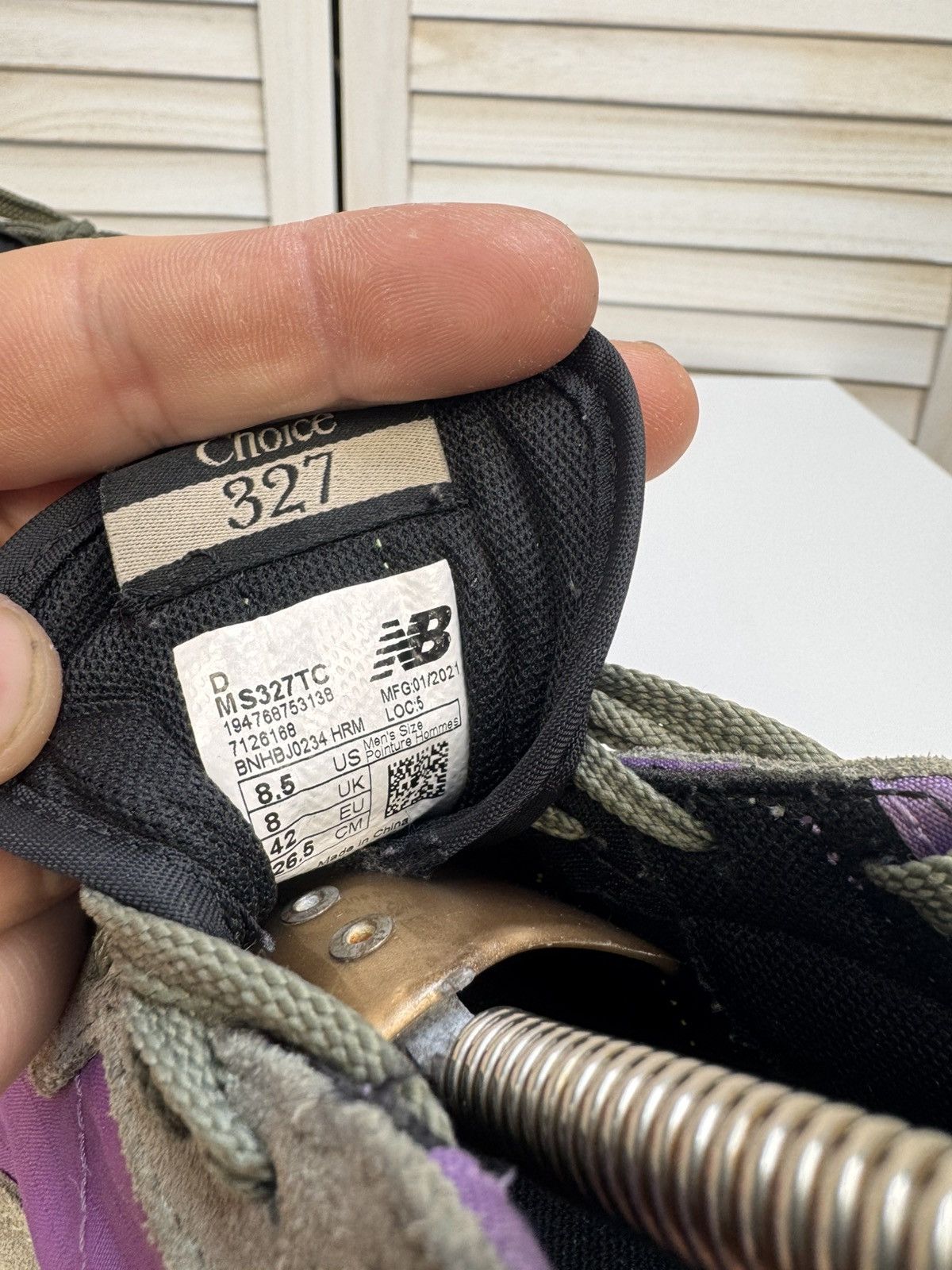 New Balance New Balance 327 Sour Grape Suede Low Top Men's Sneaker Size US 8.5 / EU 41-42 - 11 Thumbnail