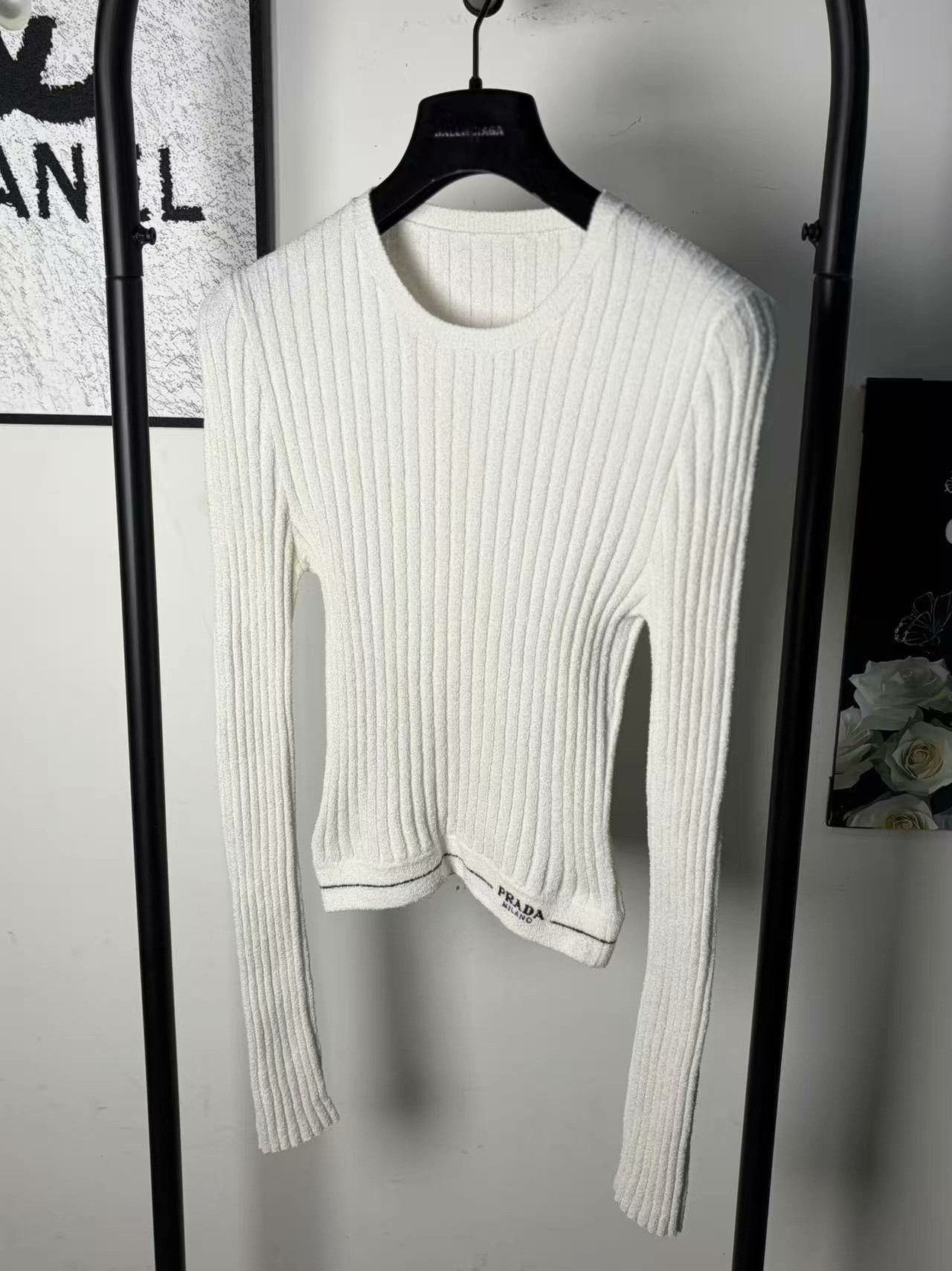 Prada Prada Retro White Sweater L Women Size L / US 10 / IT 46 - 1 Thumbnail