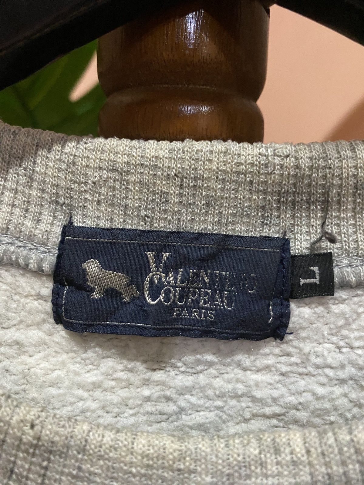 Vintage Vintage Valentino Coupeau Paris Grey Sweatshirt Unisex Size US M / EU 48-50 / 2 - 6 Thumbnail